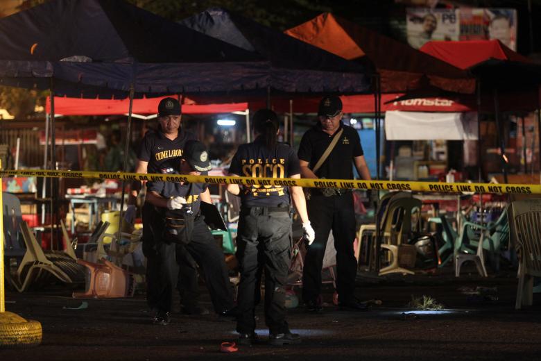 Police investigators inspect the area of a market where an explosion happened in Davao City, Philippines September 2, 2016. REUTERS/Lean Daval Jr