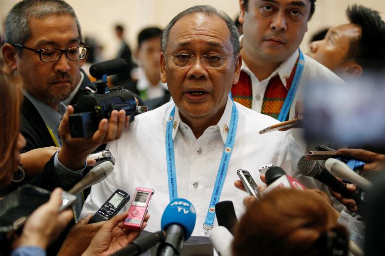 Philippine presidential spokesperson Ernesto Abella talks to the media after he read a statement from the Philippine government at the ASEAN Summit in Vientiane, Laos September 6, 2016. REUTERS/Soe Zeya Tun