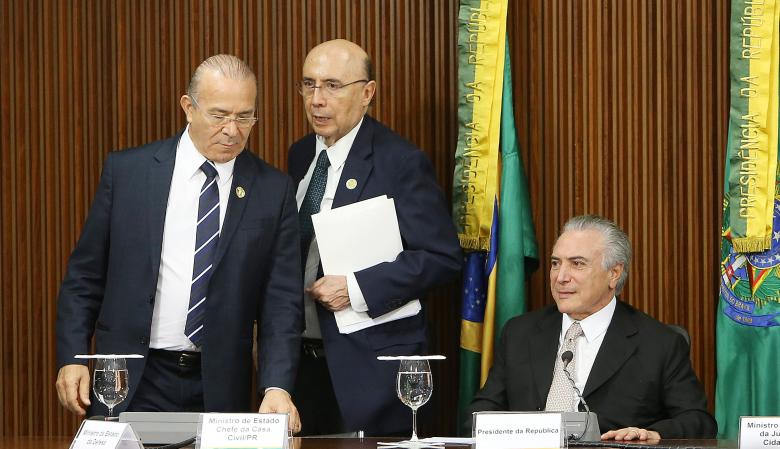Brazil's new President Michel Temer (R), Chief of Staff Eliseu Padilha (L) and Finance Minister Henrique Meirelles attend a ministerial meeting after Brazil's Senate removed President Dilma Rousseff in Brasilia, Brazil, August 31, 2016.  REUTERS/Adriano Machado