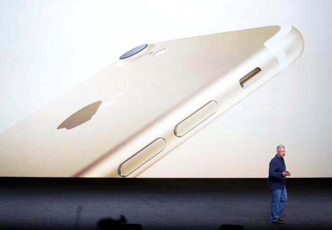 Phil Schiller, Senior Vice President of Worldwide Marketing at Apple Inc, discusses the iPhone7 during an Apple media event in San Francisco, California, U.S. September 7, 2016. REUTERS/Beck Diefenbach