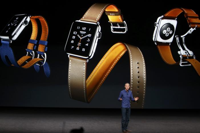 Apple Inc. COO Jeff Williams discusses the Apple Watch Series 2 during an Apple media event in San Francisco, California, U.S. September 7, 2016. REUTERS/Beck Diefenbach