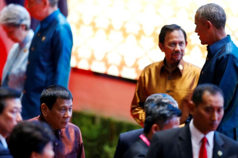 Philippine President Rodrigo Duterte arrives at the ASEAN Summit family photo while U.S. President Barack Obama chats with the Sultan of Brunei Hassanal Bolkiah in Vientiane, Laos September 7, 2016.  REUTERS/Jorge Silva