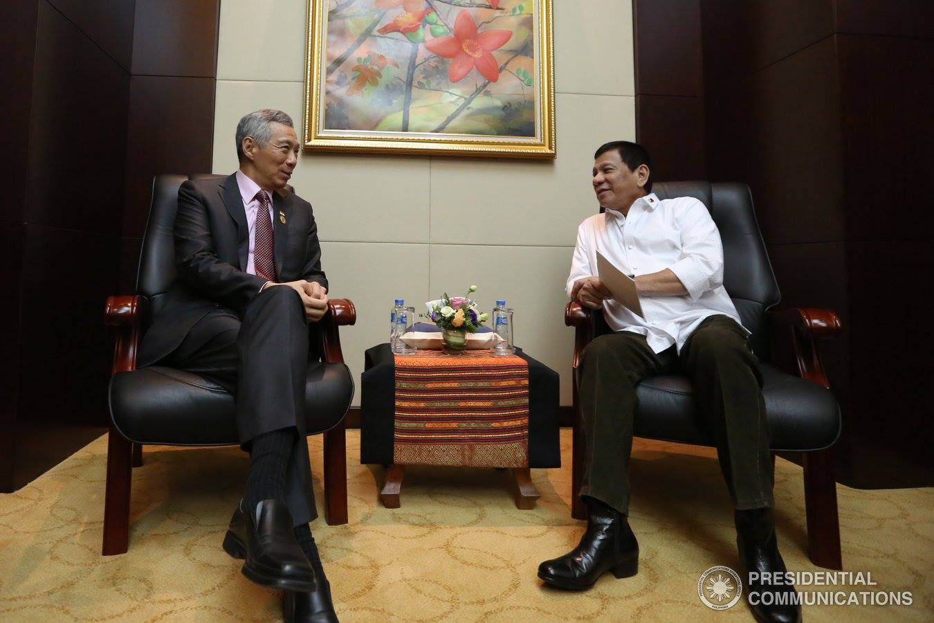 Singapore Prime Minister Lee Hsien Loong and Philippine President Rodrigo Duterte meet ahead of the ASEAN Summit. (Photo courtesy Presidential Communications/Malacanang)