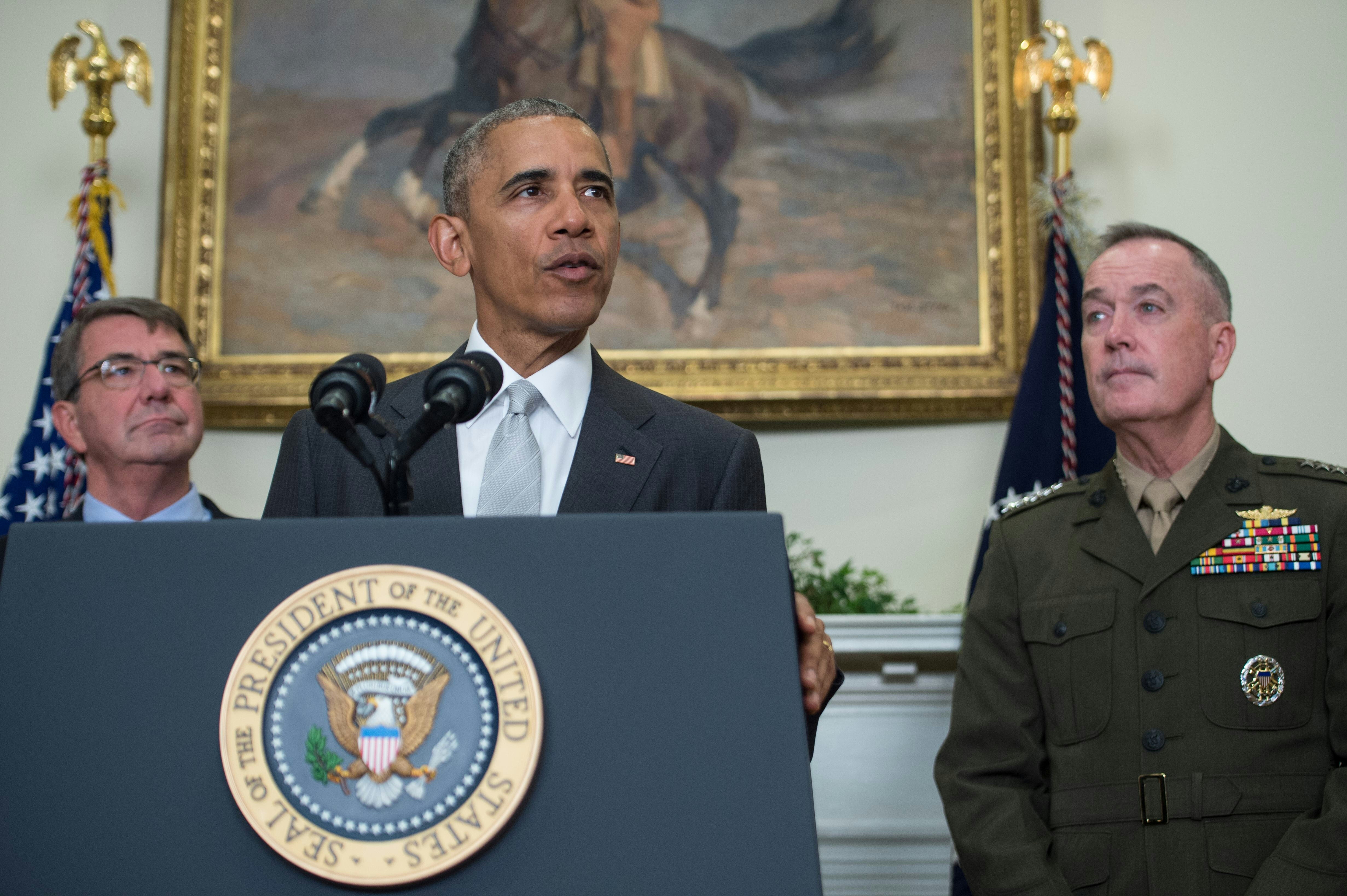 US President Barack Obama delivers a statement on Afghanistan with Defense Secretary Ashton Carter (L) and the Chairman of the Joint Chiefs of Staff Gen. Joseph Dunford at the White House in Washington, DC, on July 6, 2016. Obama announced that 8,400 US troops will remain in Afghanistan into 2017 in light of the still "precarious" security situation in the war-ravaged country.  / AFP PHOTO / NICHOLAS KAMM