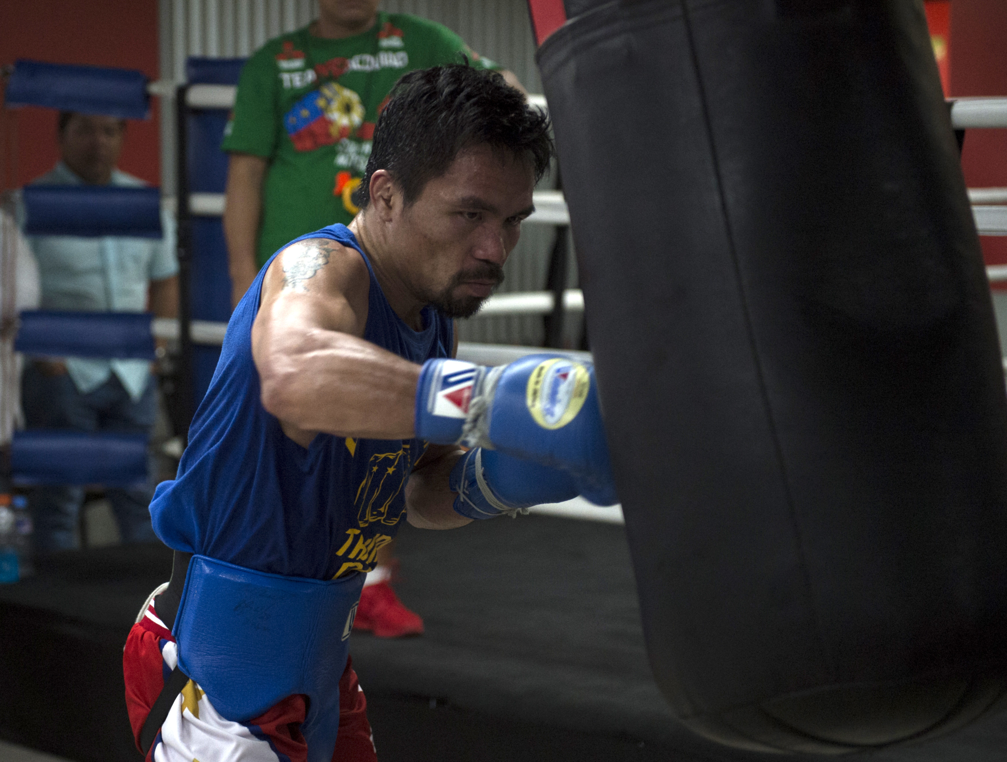 In this photo taken on September 29, 2016, Philippine boxing icon Manny Pacquiao trains at a gym in Manila, ahead of his November 6 bout with Mexican boxer Jessie Vargas.  Pacquiao insisted September 30 he owed his fans and countrymen no apology after admitting to having used illegal drugs. / AFP PHOTO / TED ALJIBE
