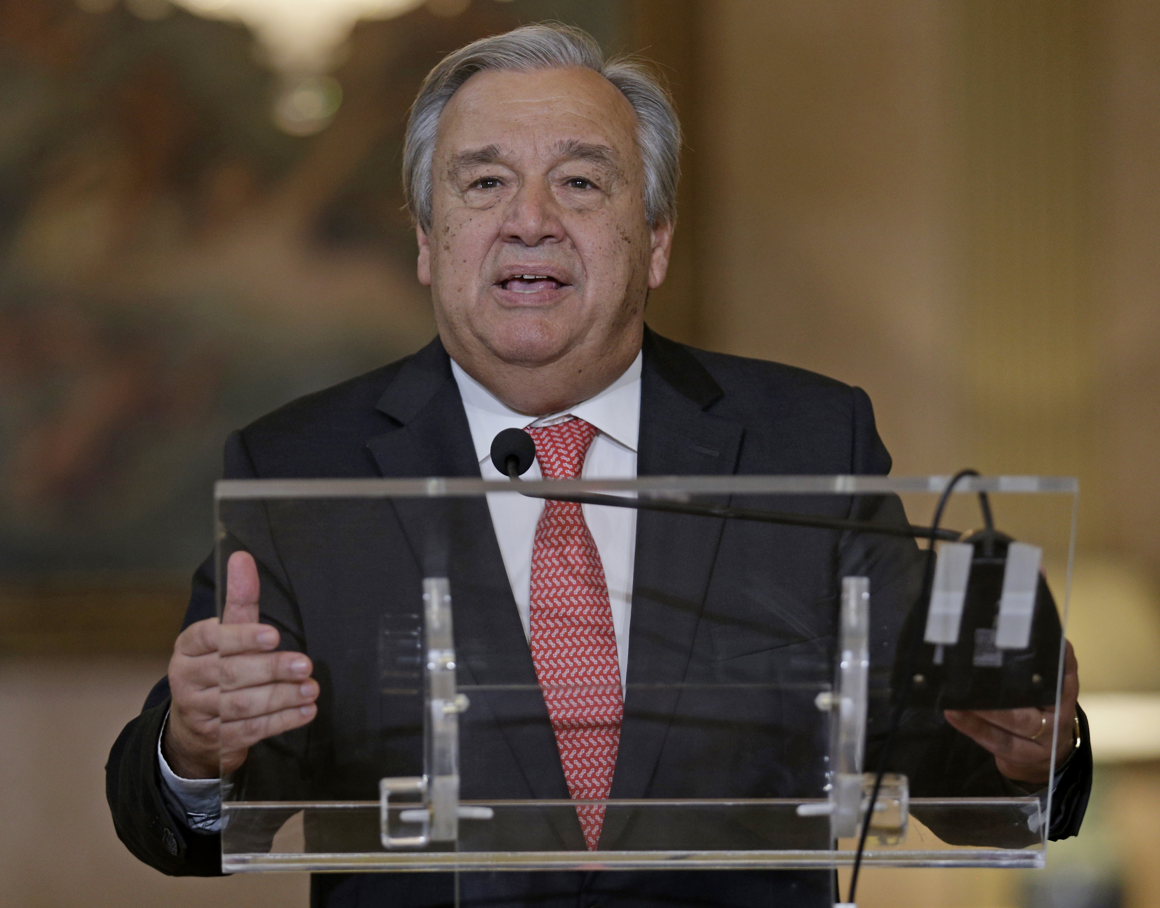 Newly appointed United Nations general secretary Antonio Guterres speaks to the press in Lisbon, on October 6, 2016. / AFP PHOTO / JOSE MANUEL RIBEIRO