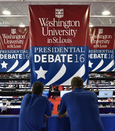 A general view shows the press center for the second presidential debate between Republican presidential nominee Donald Trump and Democratic rival Hillary Clinton at Washington University in St. Louis, Missouri on October 9, 2016. / AFP PHOTO / MANDEL NGAN
