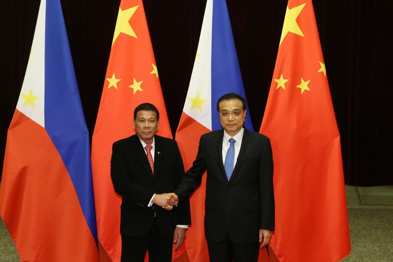 Philippines President Rodrigo Duterte (L) shakes hands with Chinese Premier Li Keqiang (R) ahead of their meeting at the Great Hall of the People in Beijing on October 20, 2016. Duterte met with his Chinese counterpart Xi on October 20, state media said, as the Philippines leader seeks closer ties with the Asian giant while blasting his US allies. / AFP PHOTO / POOL / WU HONG