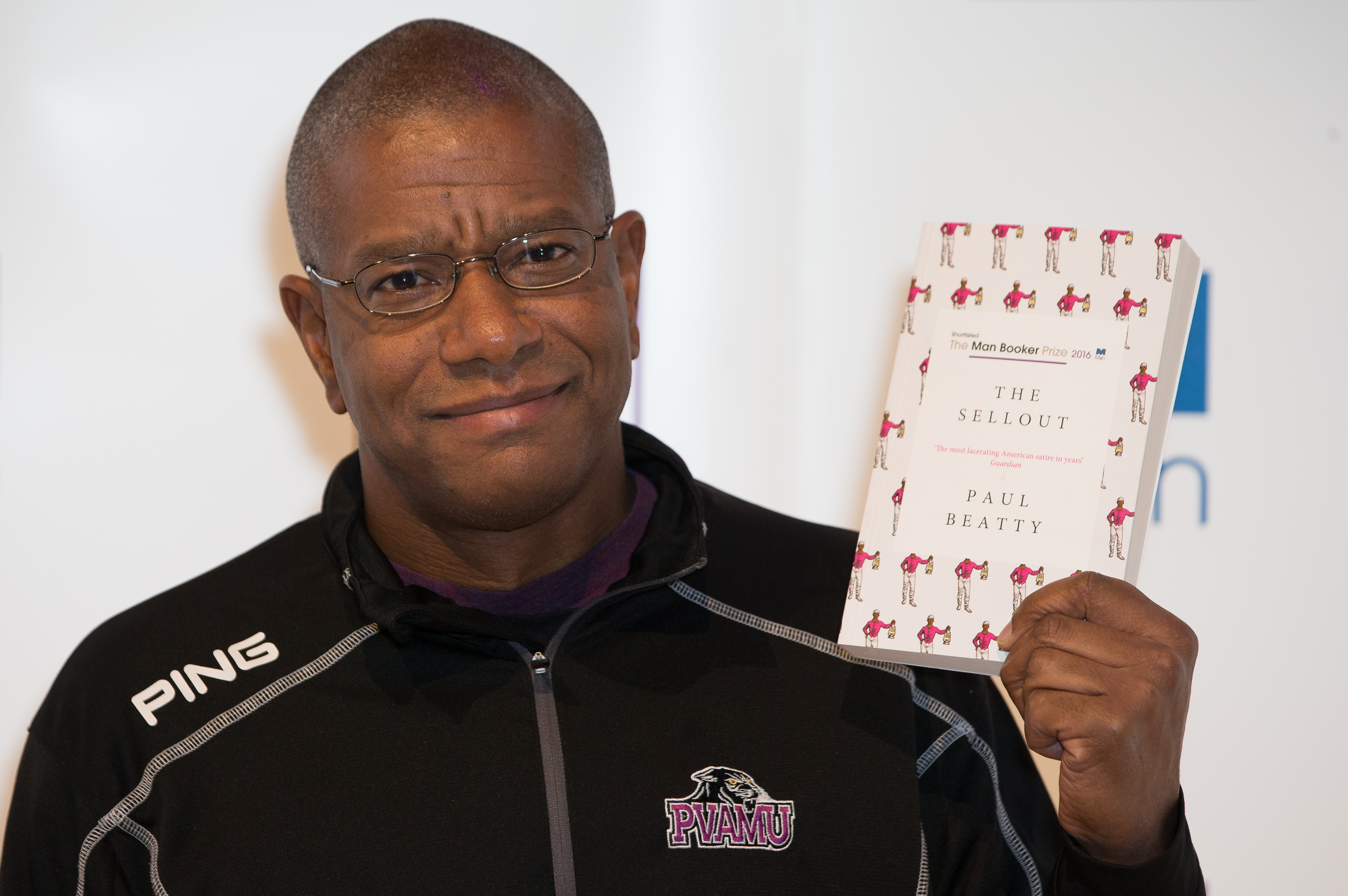 (FILES) This file photo taken on October 24, 2016 shows US author Paul Beatty posing for a photograph at a photocall in London on October 24, 2016. US author Paul Beatty became the first US author to win the Man Booker Prize for Fiction when he won the award on Tuesday October 25, 2016. / AFP PHOTO / DANIEL LEAL-OLIVAS