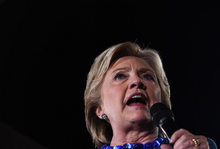 US Democratic presidential Hillary Clinton speaks during a campaign rally in Des Moines, Iowa, on October 28, 2016. The FBI dealt Hillary Clinton's seemingly unstoppable White House campaign a stunning blow Friday by reopening a probe into her use of a private email server while secretary of state. / AFP PHOTO / Jewel SAMAD