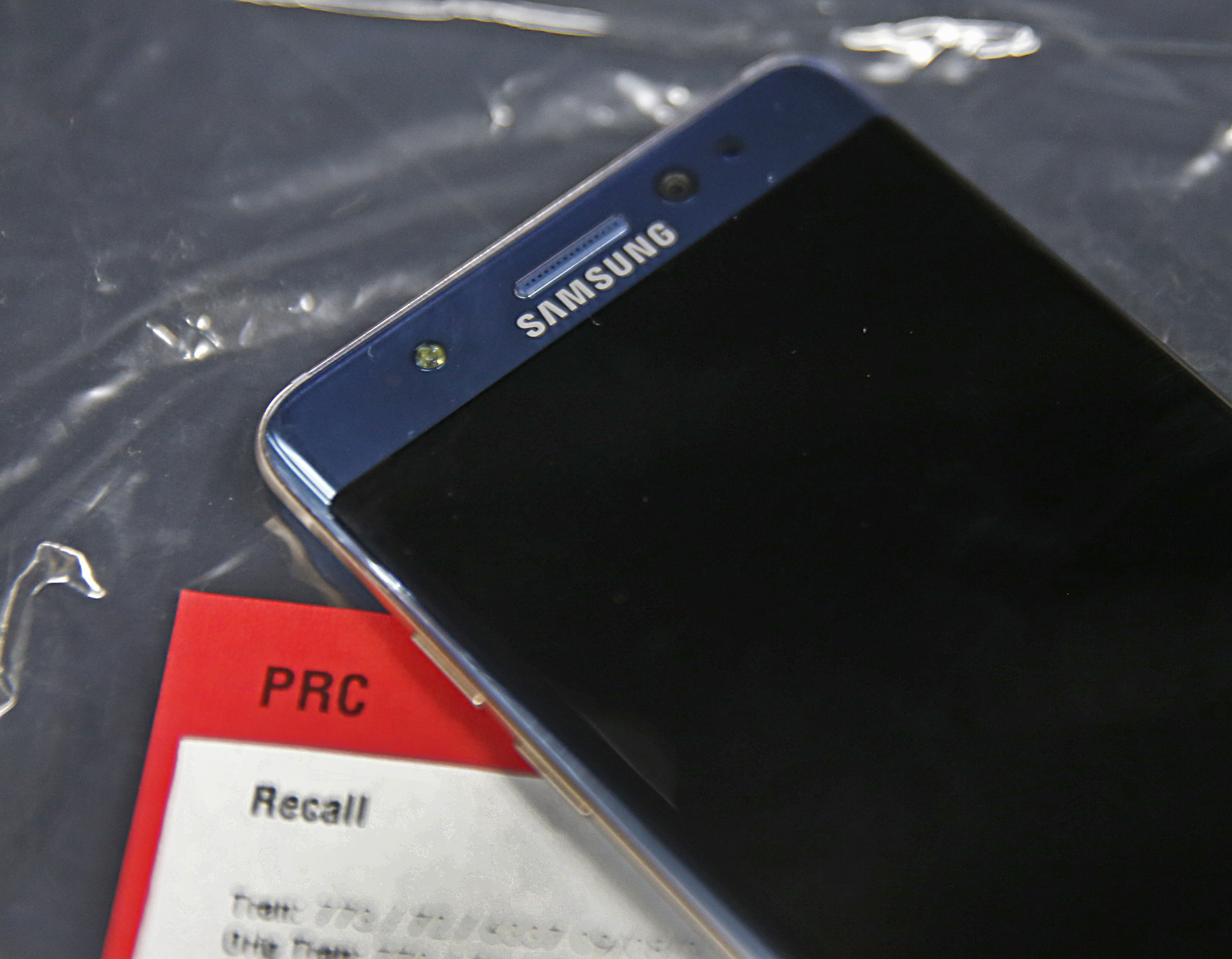 OREM, UT - SEPTEMBER 15: A Samsung Galaxy Note 7 lays on a counter in plastic bags after it was returned to a Best Buy on September 15, 2016 in Orem, Utah. The Consumer Safety Commission announced today a safety recall on Samsung's new Galaxy Note 7 smartphone after users reported that some of the devices caught fire when charging. George Frey/Getty Images/AFP
