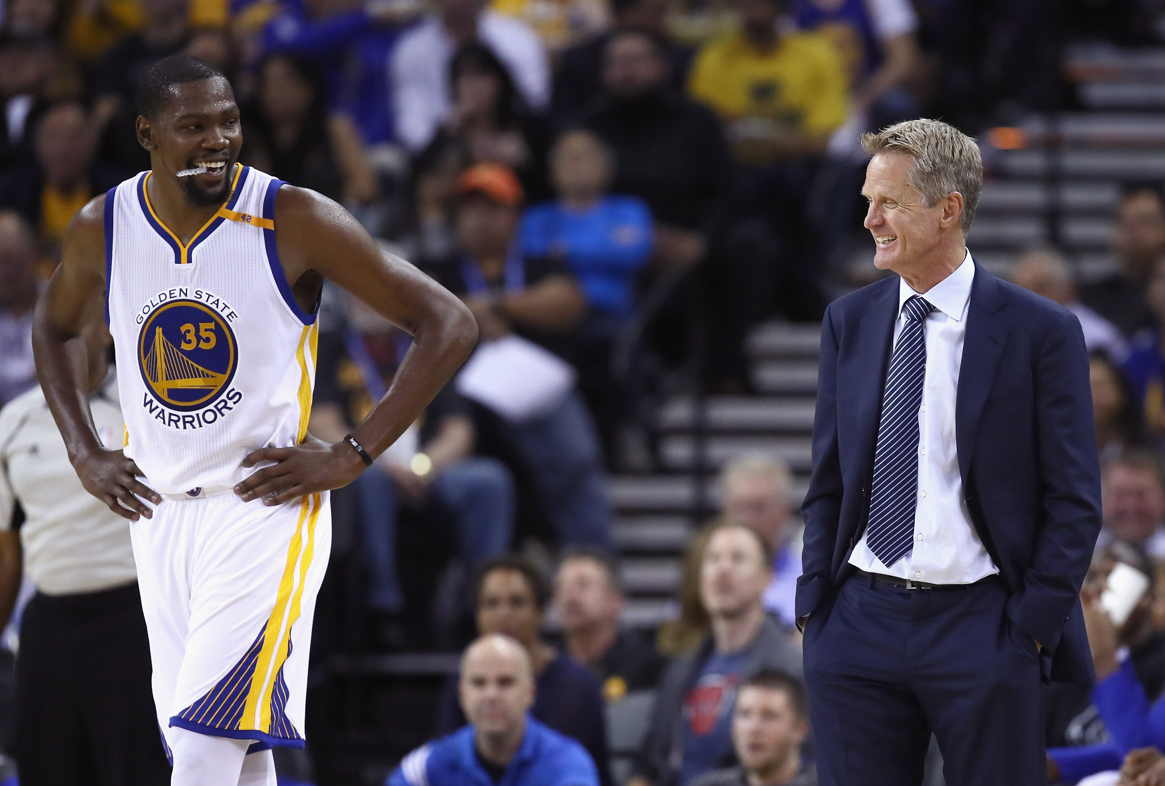 OAKLAND, CA - OCTOBER 04: Head coach Steve Kerr of the Golden State Warriors talks to Kevin Durant #35 during their preseason game against the Los Angeles Clippers at ORACLE Arena on October 4, 2016 in Oakland, California. NOTE TO USER: User expressly acknowledges and agrees that, by downloading and or using this photograph, User is consenting to the terms and conditions of the Getty Images License Agreement.   Ezra Shaw/Getty Images/AFP