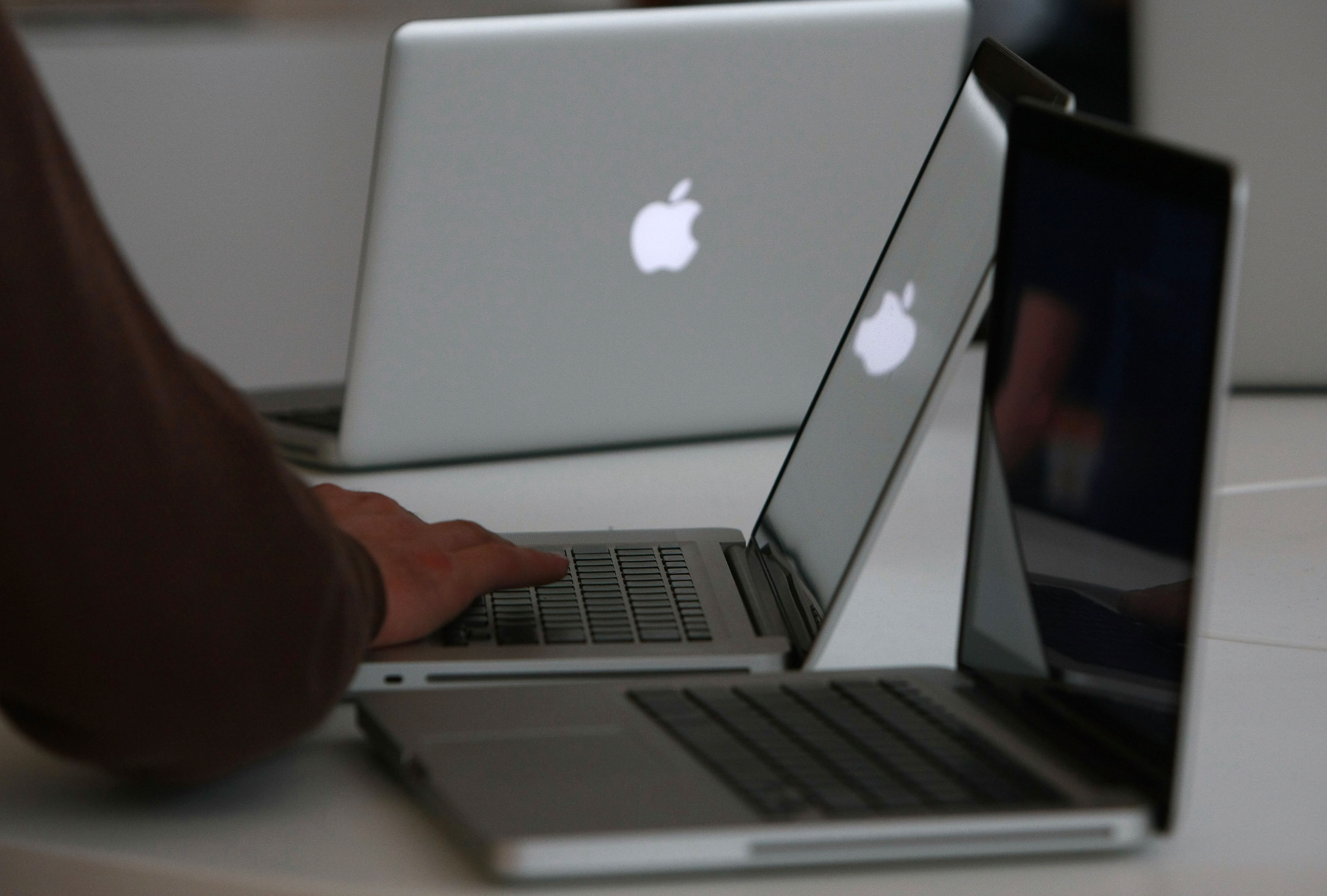 CUPERTINO, CA - OCTOBER 14: New MacBook and MacBook Pro laptops are seen on display after a special announcement event at Apple Headquarters October 14, 2008 in Cupertino, California. Apple CEO Steve Jobs announced new versions of the MacBook Pro and MacBook laptop computers. Justin Sullivan/Getty Images/AFP
