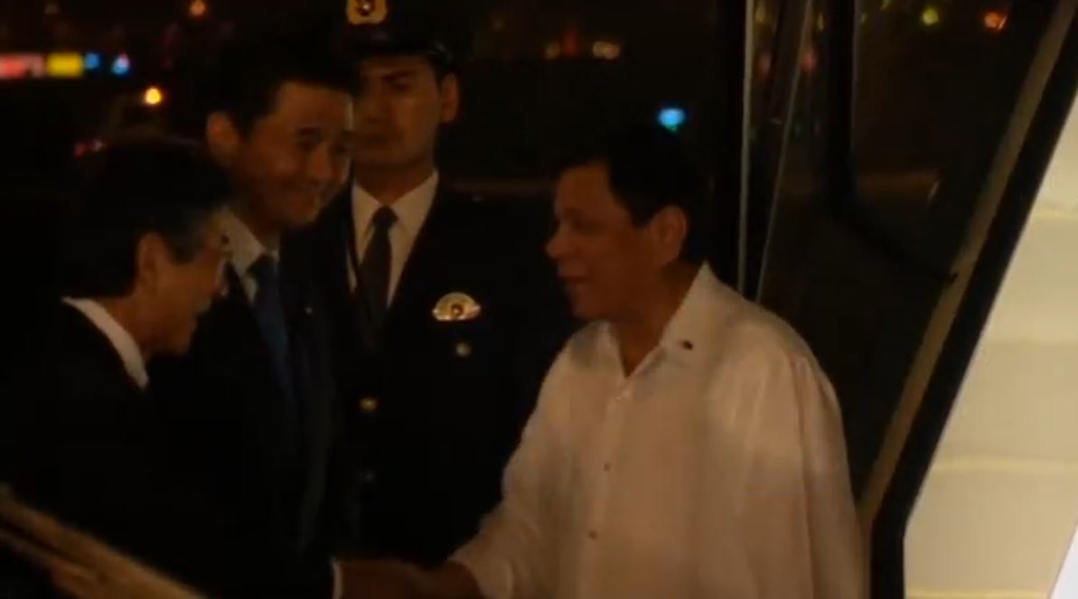 Philippine President Rodrigo Duterte arrives in Japan for meetings with Japanese Prime Minister Shinzo Abe and Emperor Akihito. (Photo grabbed from Reuters video)