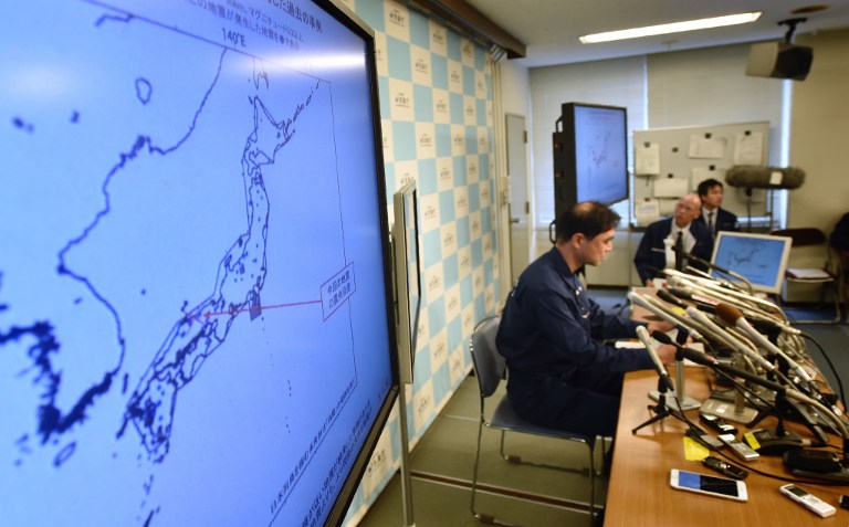 Japan's meteorological agency officer Gen Aoki speaks during a press conference at the agency's headquarters in Tokyo on October 21, 2016. A strong 6.2 magnitude earthquake hit western Japan on October 21, severely shaking the region and reportedly causing several injuries, damaging power lines and collapsing a house. / AFP PHOTO / KAZUHIRO NOGI