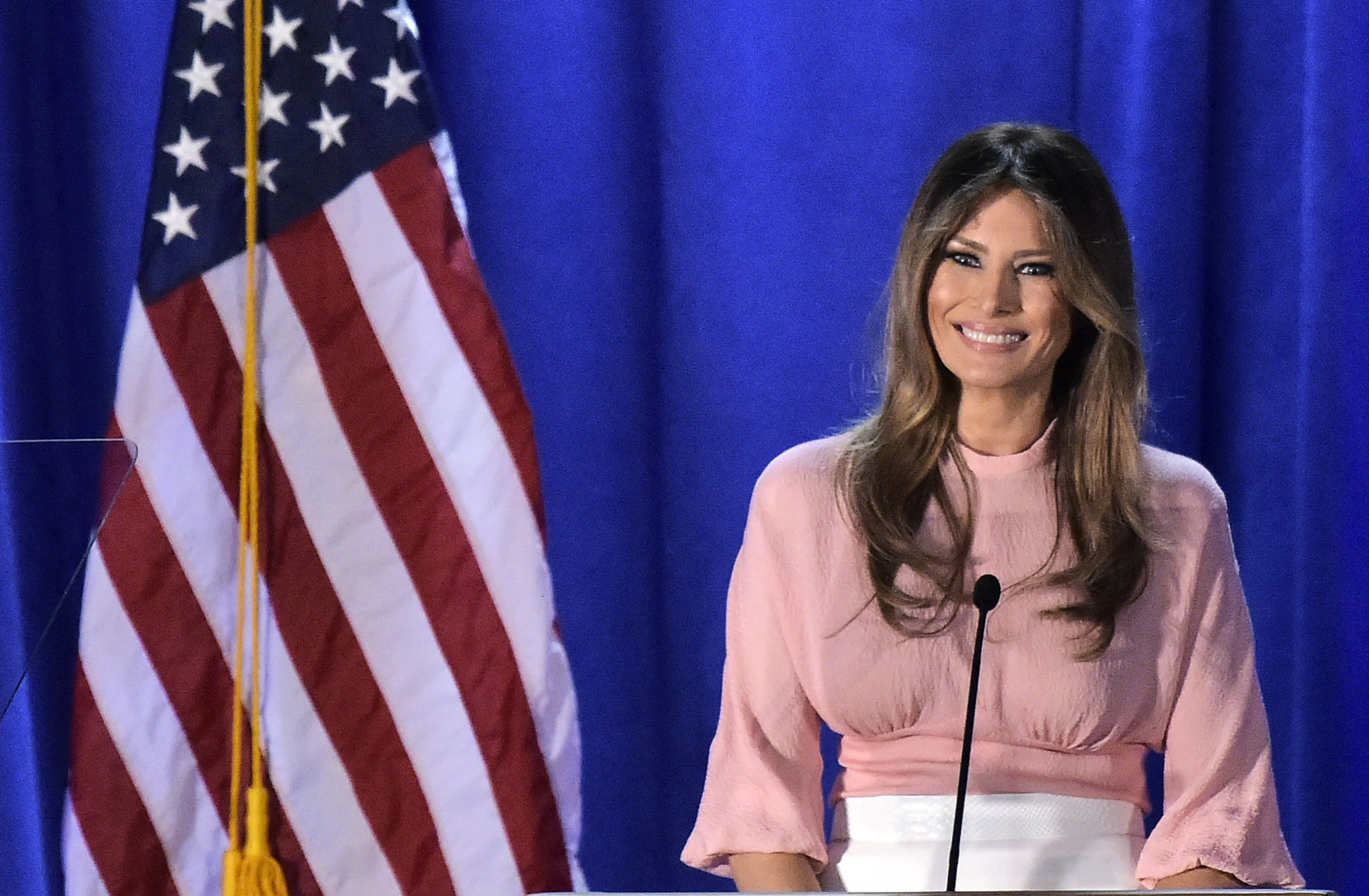 Melania Trump, the wife of Republican presidential nominee Donald Trump, speaks during a rally for her husband on November 3, 2016 at the Main Line Sports Center in Berwyn, Pennsylvania. / AFP PHOTO / MANDEL NGAN