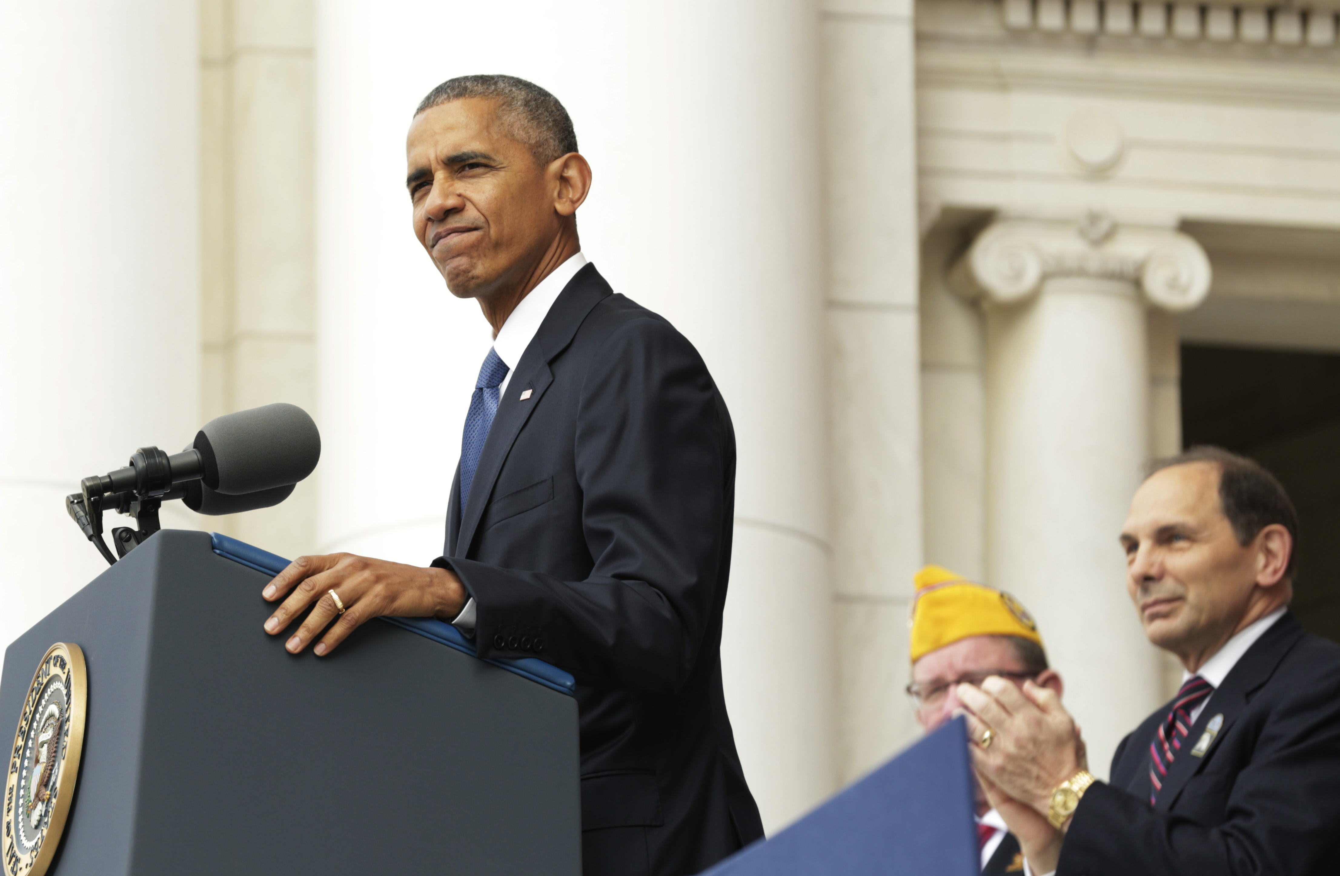 US President Barack Obama speaks at a ceremony to commemorate Veterans Day at Arlington National Cemetery in Arlington, Virginia on November 11, 2016. / AFP PHOTO / YURI GRIPAS