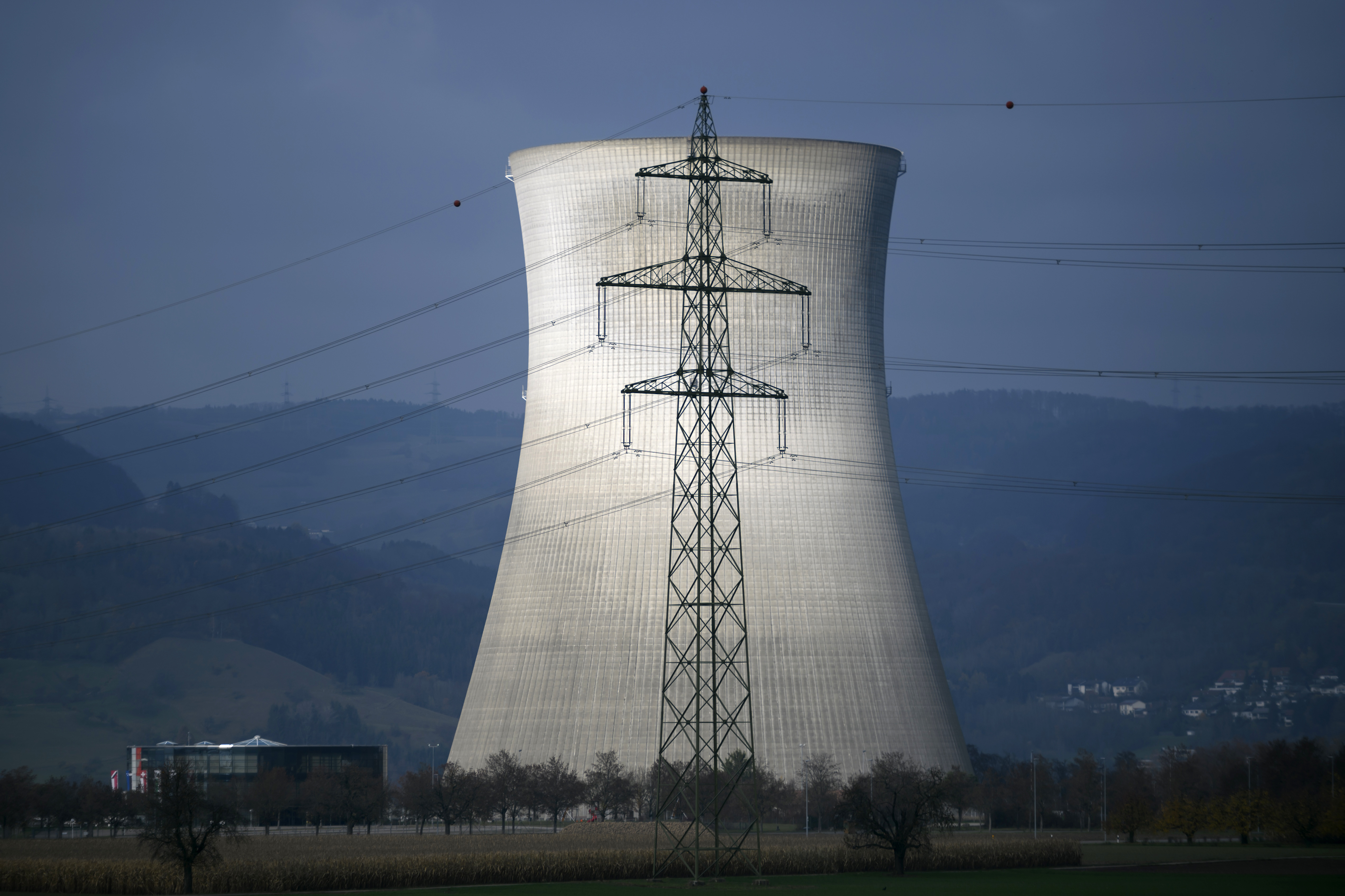 Leibstadt nuclear power plant is pictured on November 13, 2016 near in Leibstadt, Northern Switzerland. Swiss citizen will vote on November 28, 2016 on an initiative banning construction of nuclear power plants and limiting to 45 years the use of existing ones. Swiss citizen will vote on November 28, 2016 on an initiative banning construction of nuclear plants and limiting to 45 years the use of existing ones. / AFP PHOTO / FABRICE COFFRINI
