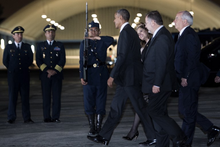 US President Barack Obama arrives at Jorge Chavez International Airport November 18, 2016 in Lima to attend the Asia-Pacific Economic Cooperation (APEC) Summit on November 19, 2016. The summit of top world leaders was urged to defend free trade from rising protectionism after Donald Trump's election victory stoked fears that years of tearing down barriers to global commerce could be reversed. / AFP PHOTO / Brendan Smialowski