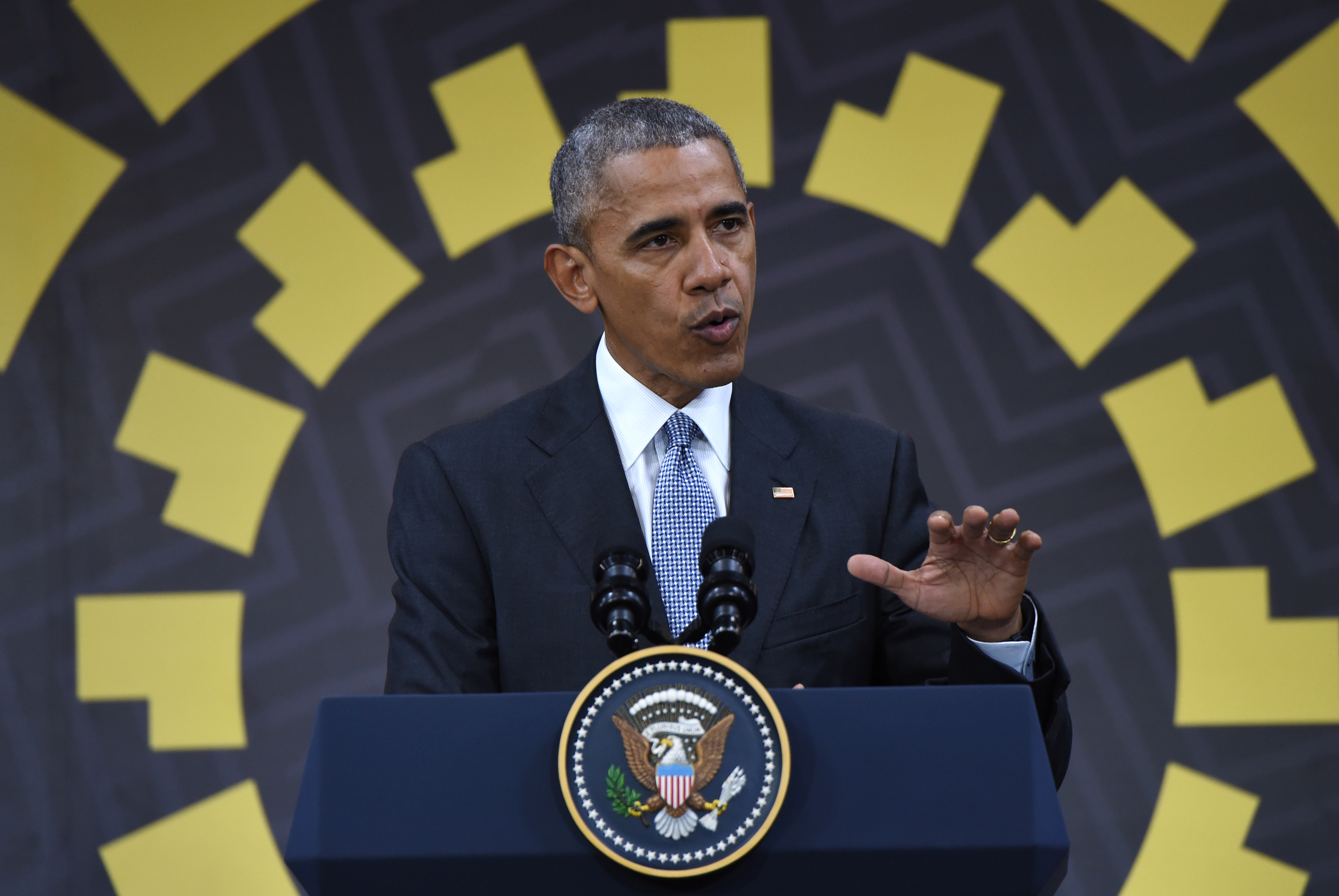 US President Barack Obama speaks at a press conference on the last day of the Asia-Pacific Economic Cooperation (APEC) Summit in Lima on November 20, 2016. Asia-Pacific leaders vowed on November 20 to fight protectionism at the close of a summit upended by US President-elect Donald Trump's shock victory and virulent attacks on free-trade deals. / AFP PHOTO / Martin BERNETTI