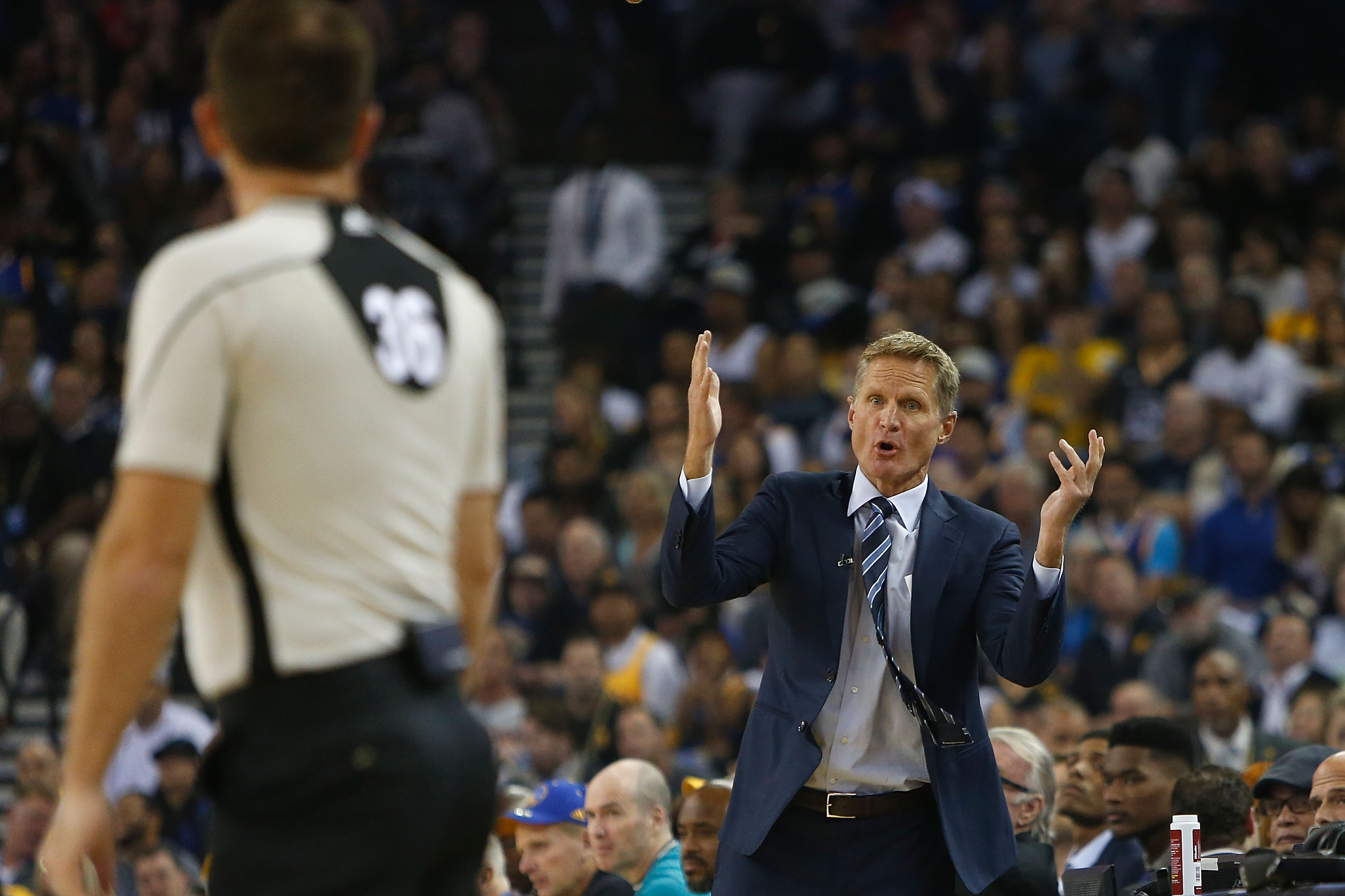 OAKLAND, CA - NOVEMBER 03: Head coach Steve Kerr of the Golden State Warriors talks to the referee during a game against the Oklahoma City Thunder at ORACLE Arena on November 3, 2016 in Oakland, California. NOTE TO USER: User expressly acknowledges and agrees that, by downloading and or using this photograph, user is consenting to the terms and conditions of Getty Images License Agreement.   Lachlan Cunningham/Getty Images/AFP