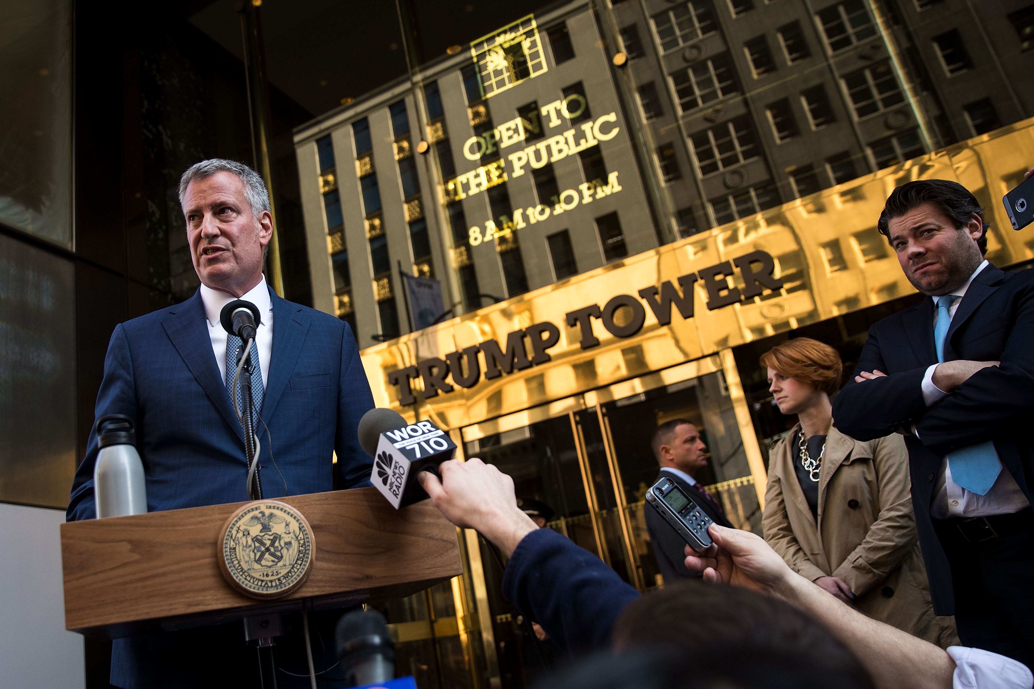 NEW YORK, NY - NOVEMBER 16: New York City mayor Bill de Blasio speaks to the press in front of Trump Tower after his meeting with president-elect Donald Trump, November 16, 2016 in New York City. Trump is in the process of choosing his presidential cabinet as he transitions from a candidate to the president-elect.   Drew Angerer/Getty Images/AFP
