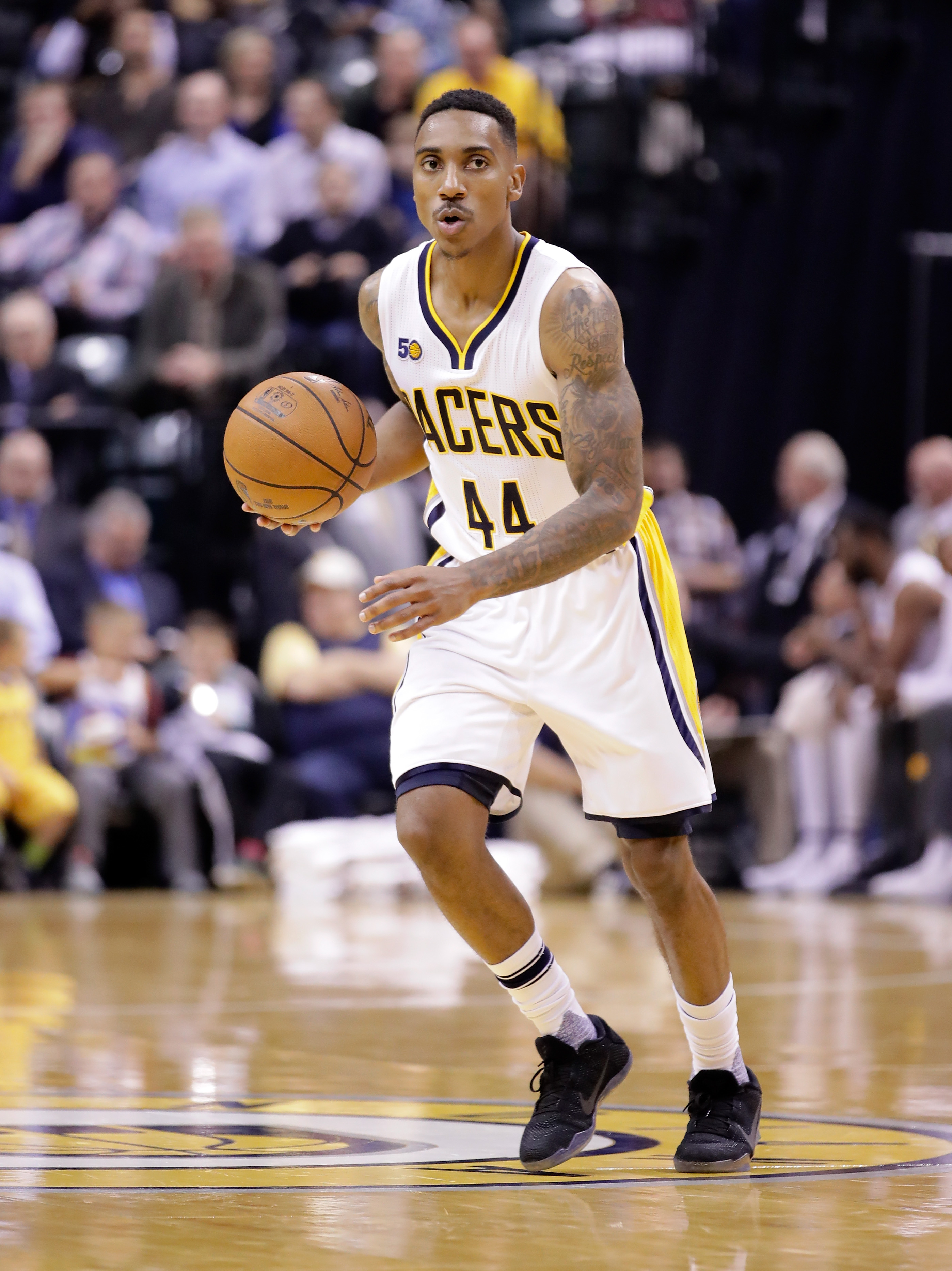 INDIANAPOLIS, IN - NOVEMBER 16: Jeff Teague #44 of the Indiana Pacers dribbles the ball during the game against the Cleveland Cavaliers at Bankers Life Fieldhouse on November 16, 2016 in Indianapolis, Indiana. NOTE TO USER: User expressly acknowledges and agrees that, by downloading and or using this photograph, User is consenting to the terms and conditions of the Getty Images License Agreement   Andy Lyons/Getty Images/AFP