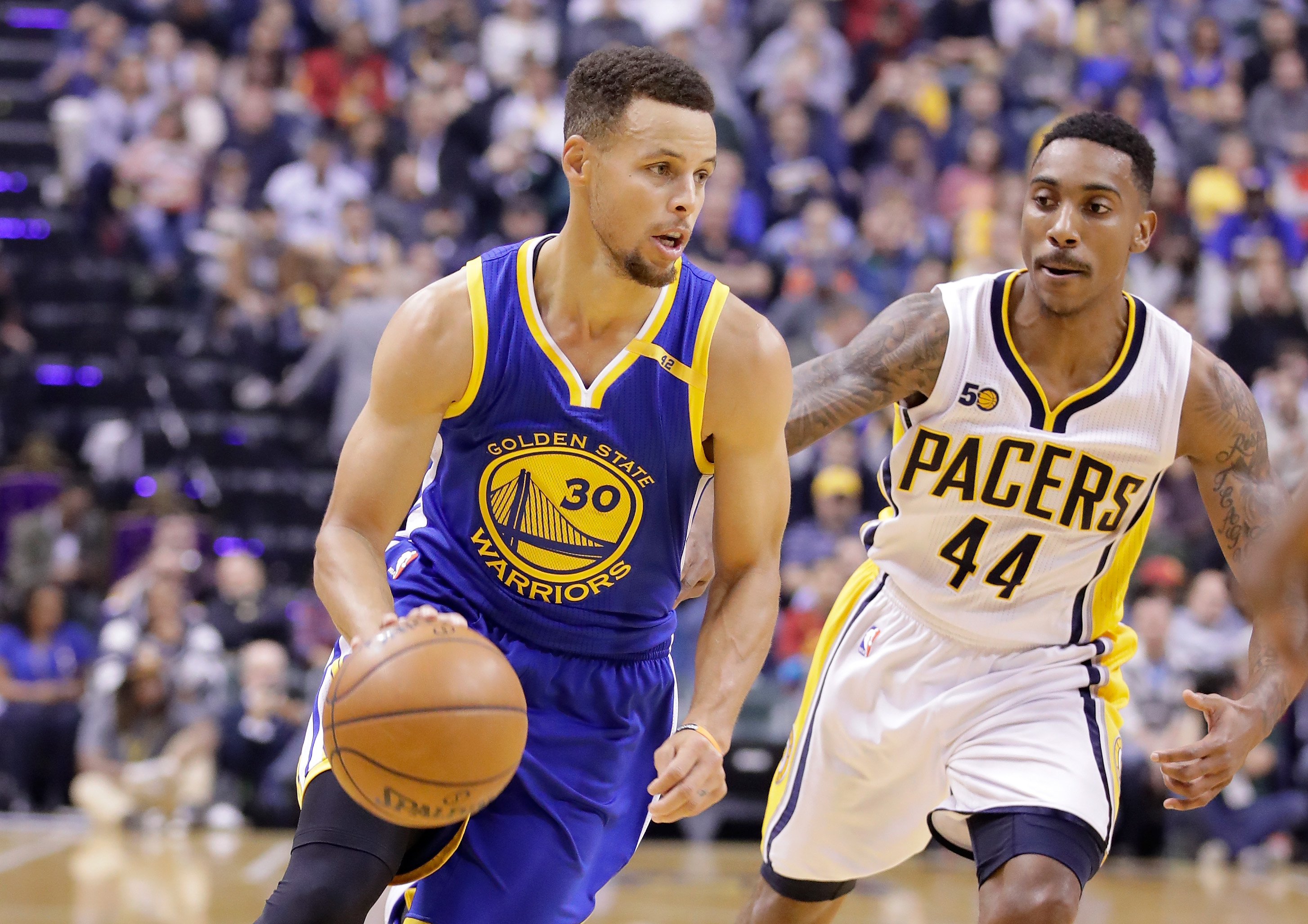 INDIANAPOLIS, IN - NOVEMBER 21: Stephen Curry #30 of the Golden State Warriors dribbles the ball during the game against the Indiana Pacers at Bankers Life Fieldhouse on November 21, 2016 in Indianapolis, Indiana. NOTE TO USER: User expressly acknowledges and agrees that, by downloading and or using this photograph, User is consenting to the terms and conditions of the Getty Images License Agreement   Andy Lyons/Getty Images/AFP
