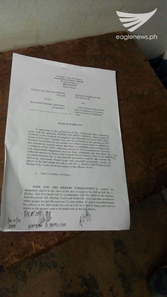 The search warrant for Albuera, Leyte Mayor Rolando Espinosa was only asked to be marked received rather belatedly, at around 11 a.m. of November 5, 2016 by members of the Criminal Investigation and Detection Group (CIDG).  The mark received at 1100H Nov 5 /16 can be seen handwritten at the bottom of the search warrant.  (Eagle News Service.  Photo from Dan Pascua, Eagle News Service correspondent)