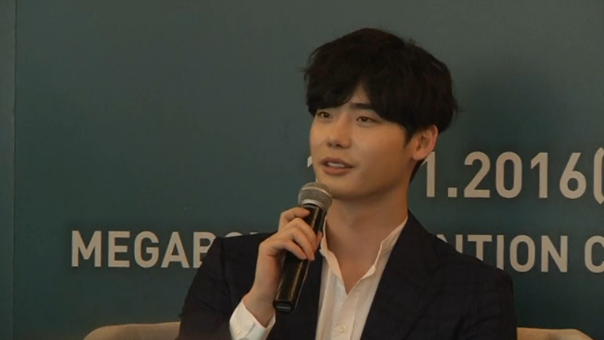 South Korean actor Lee Jong-suk continues Asia tour, says he is an Asian martial arts fiction fan. (Photo grabbed from Reuters video)