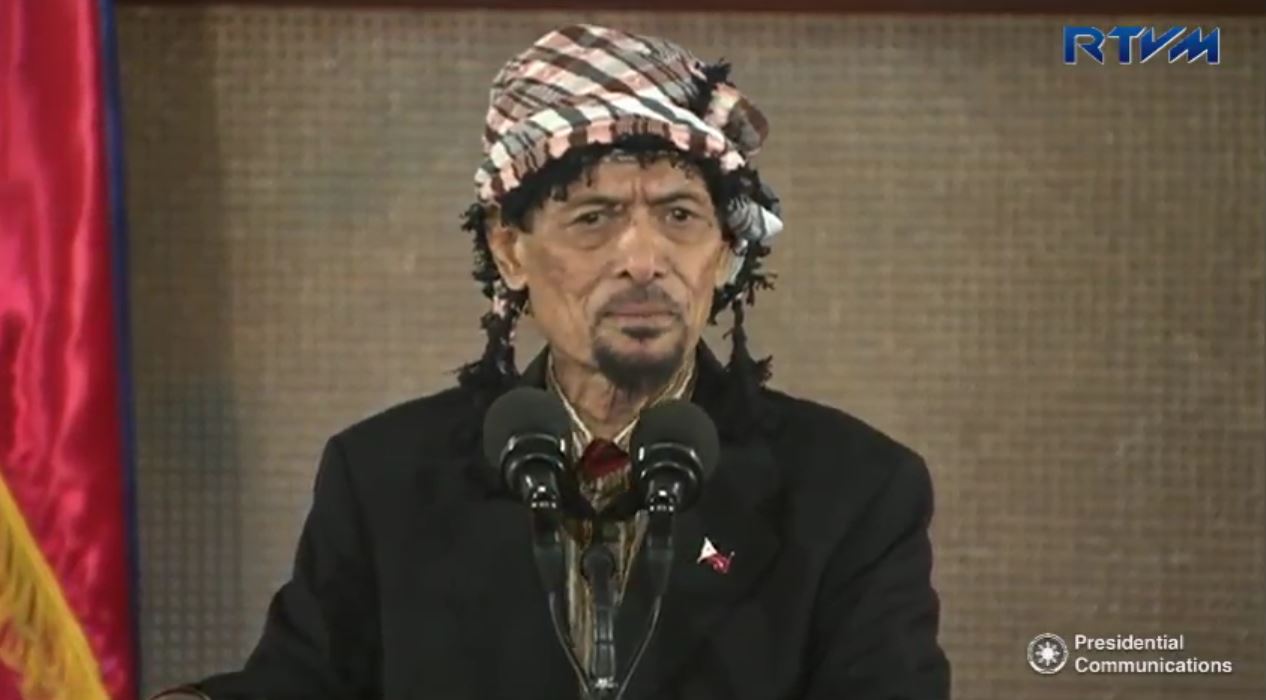Moro National Liberation Front chair Nur Misuari delivers a short speech in Malacanang upon President Duterte's invitation. (Photo grabbed from RTVM video)