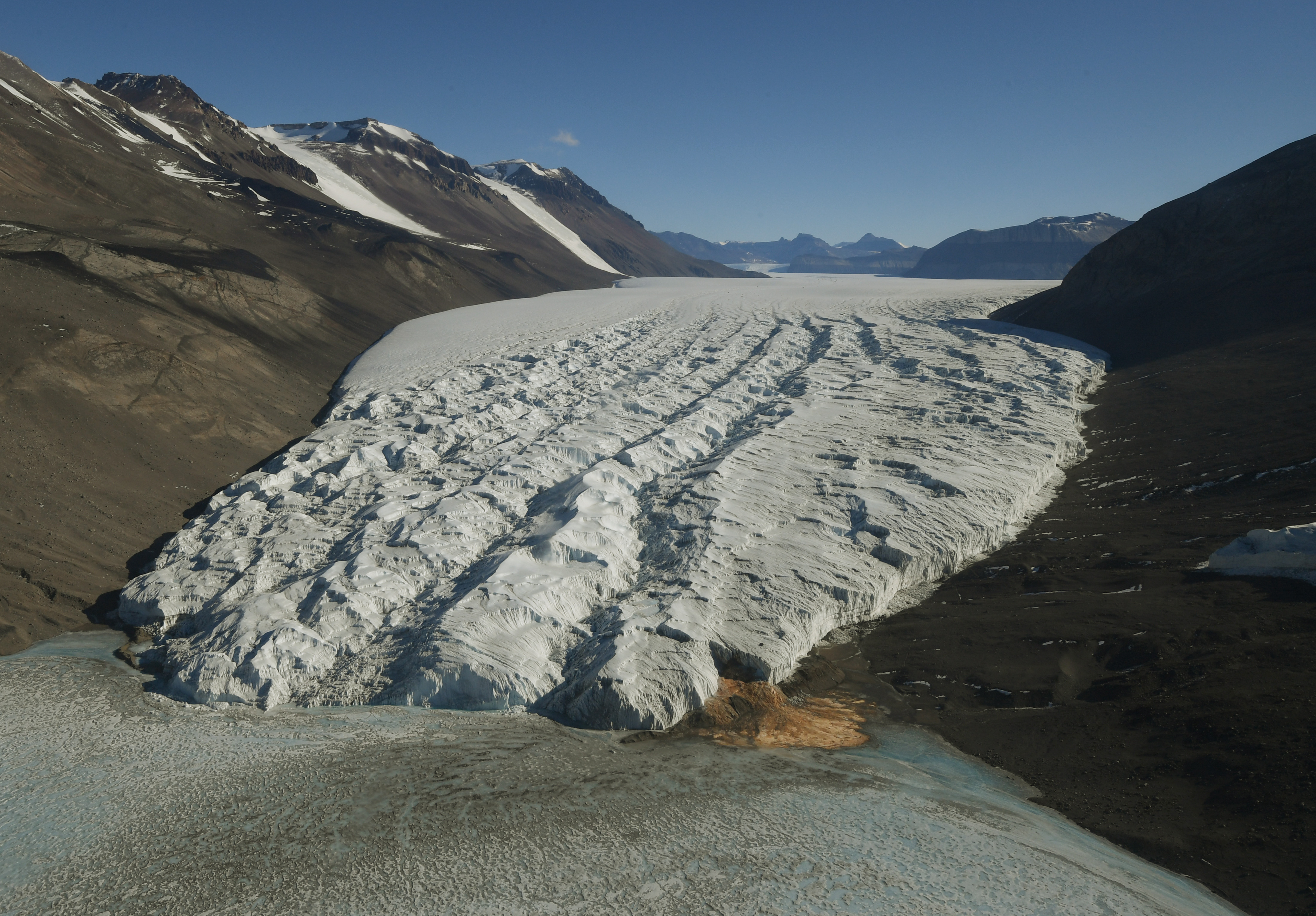 (FILES) This file photo taken on November 11, 2016 shows an aerial view of the Taylor Glacier near McMurdo Station in Antactica. Global warming is responsible for the melting of mountain glaciers around the world in the last century, scientists said December 12, 2016. / AFP PHOTO / POOL / Mark RALSTON