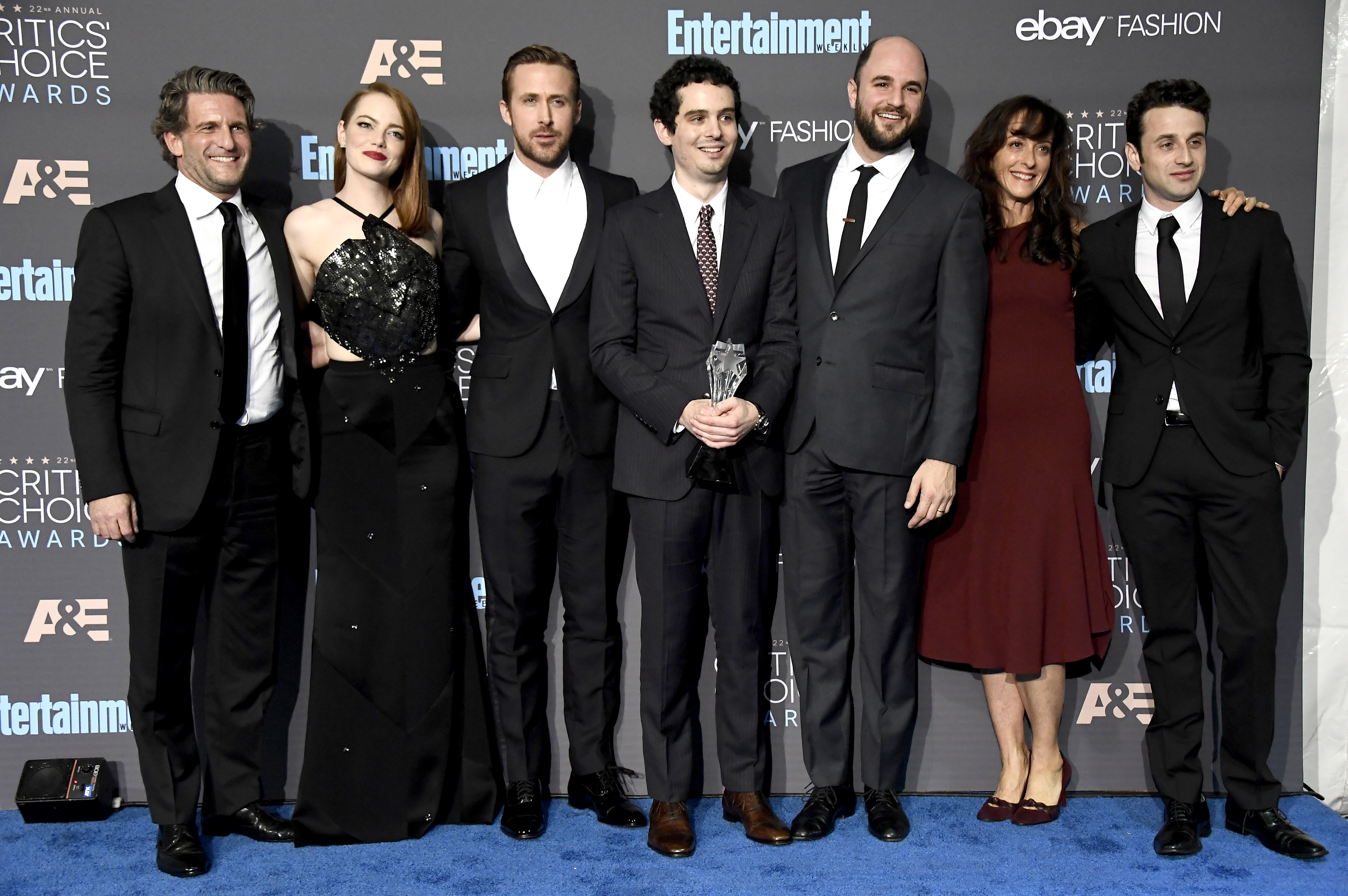 SANTA MONICA, CA - DECEMBER 11: (L-R) Producer Gary Gilbert, actors Emma Stone and Ryan Gosling, director Damien Chazelle, producer Jordan Horowitz, costume designer Mary Zophres and composer Justin Hurwitz, winners of Best Picture for 'La La Land', pose in the press room during The 22nd Annual Critics' Choice Awards at Barker Hangar on December 11, 2016 in Santa Monica, California.   Frazer Harrison/Getty Images/AFP