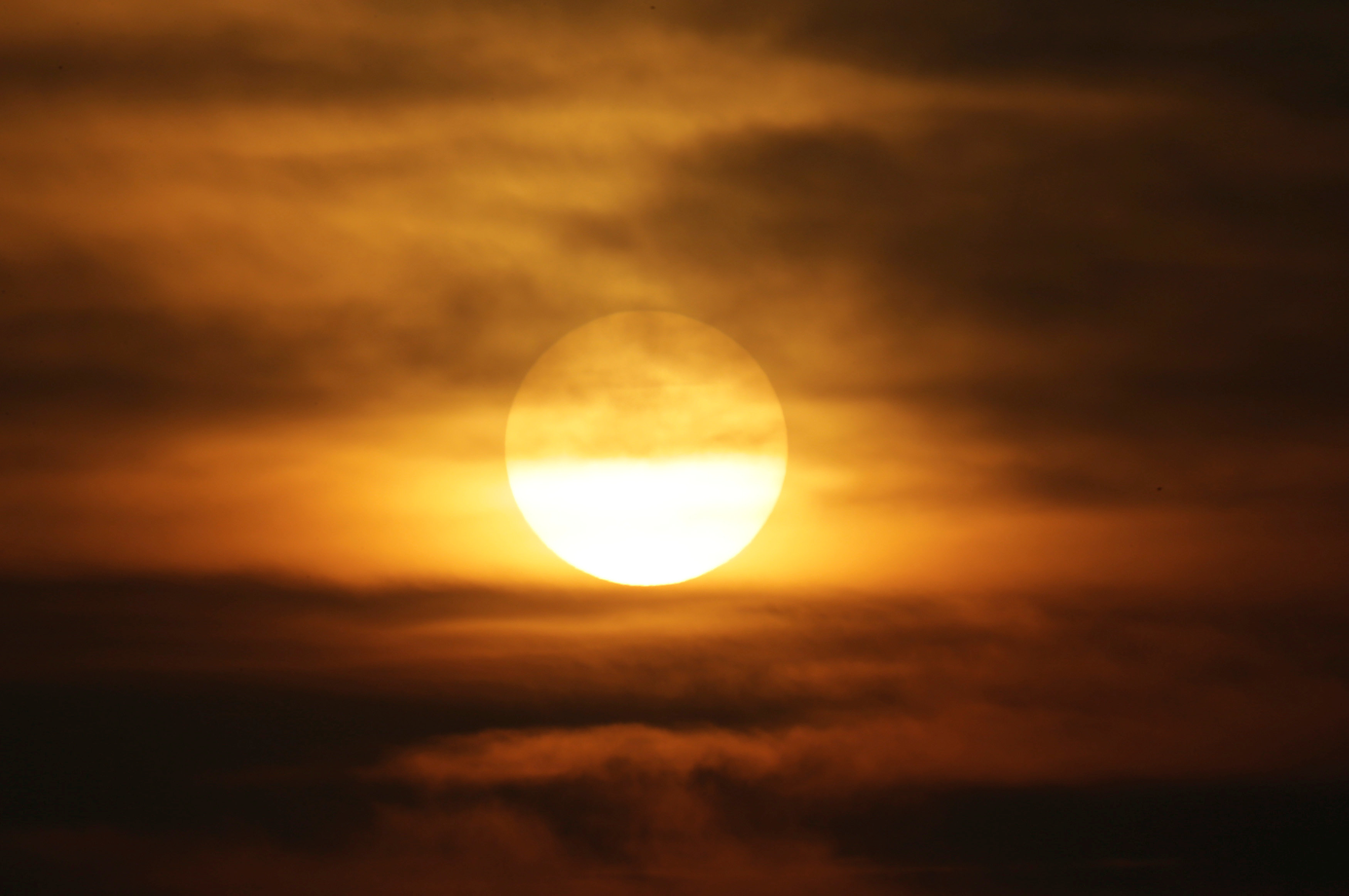 Sun is seen in smog during sunset on a polluted day as a red alert for air pollution is issued in Beijing, China, December 16, 2016. REUTERS/Jason Lee