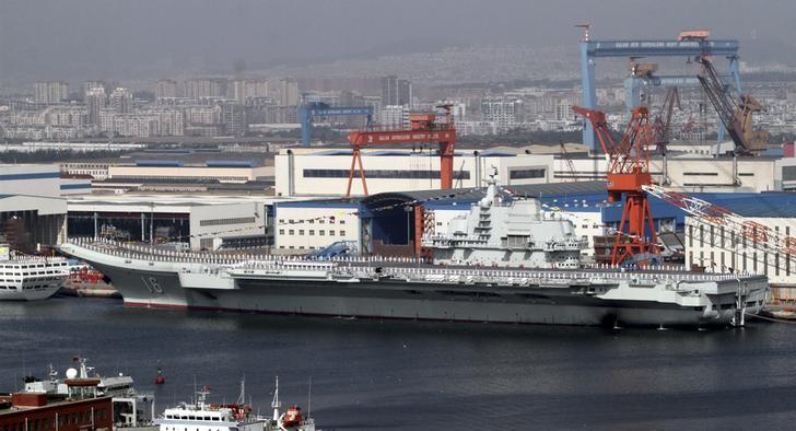 A general view shows navy soldiers standing on China's first aircraft carrier "Liaoning" as it is berthed in a port in Dalian, northeast China's Liaoning province, September 25, 2012.  REUTERS/Stringer