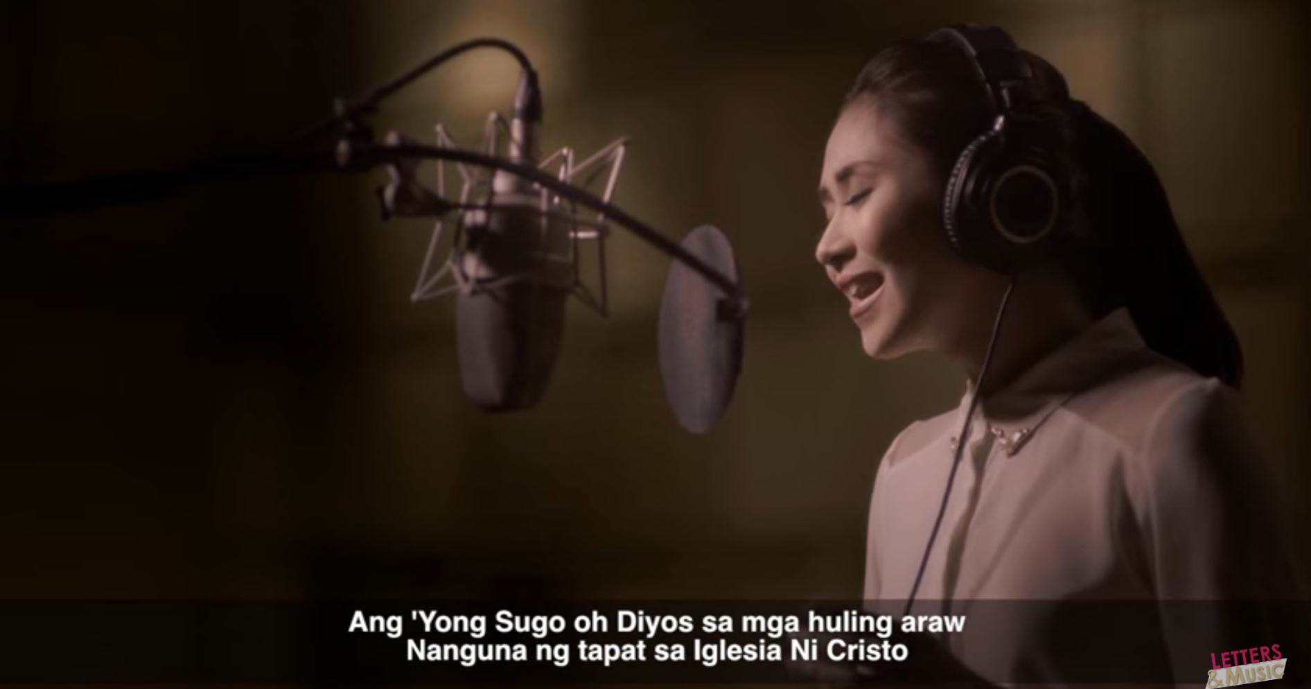 "Ang Sugo ng Diyos sa mga Huling Araw," theme song of the historical biographical film, "Felix Manalo" also won as Best Theme Song in the 64th FAMAS awards held Sunday night (December 4). The movie's theme song was sung by singer-actress Sarah Geronimo. (Eagle News Service)