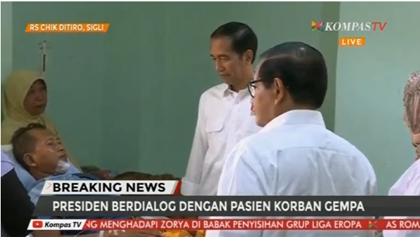 Indonesian President Joko Widodo visits injured patients treated in a hospital in Indonesia's Aceh province, where over 100 people were killed following a 6.5 magnitude quake.(photo grabbed from Reuters video)