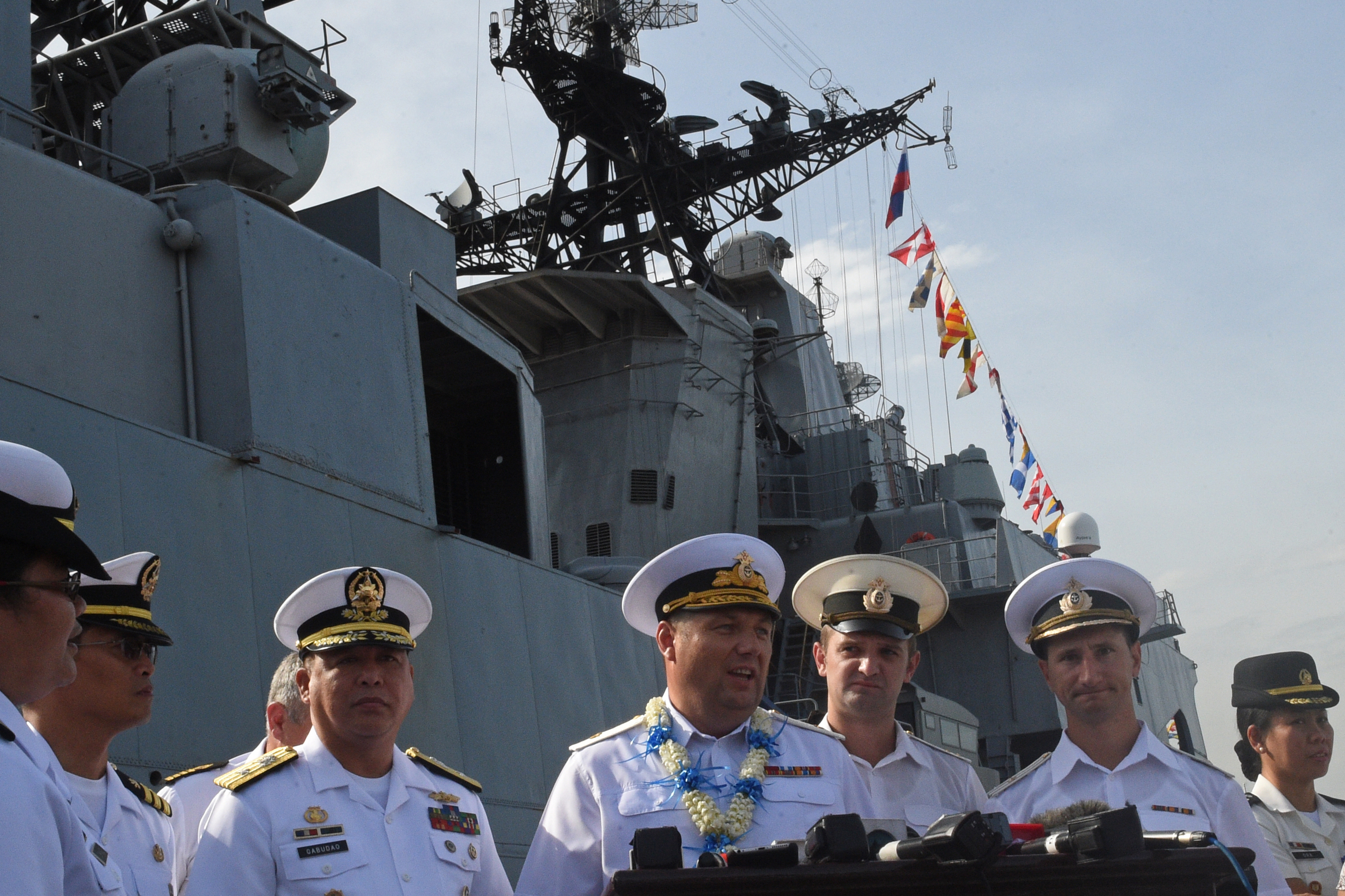 Rear Admiral Eduard Mikhailov (C), deputy commander of the Russian Navy's Pacific fleet, speaks during a press briefing with Philippine Navy officers following the arrival of the Admiral Tributs anti-submarine ship to Manila on January 3, 2017. The Russian Navy said January 3 it was planning to hold war games with the Philippines, as two of its ships made a rare stop in Manila following Filipino President Rodrigo Duterte's pivot from the United States. / AFP PHOTO / TED ALJIBE