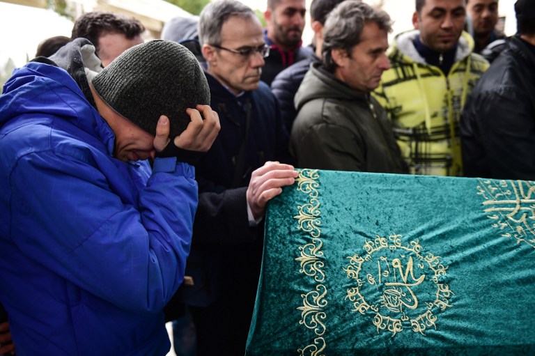 A man reacts as he stands next to the coffin of Mohamed Elhot, one of the victims of the Reina night club attack, during his funeral ceremony on January 3, 2017 in Istanbul. The gunman who killed 39 people at an Istanbul nightclub had fought in Syria for Islamic State jihadists, a report said on January 3, as Turkish authorities intensified their hunt for the attacker. Of the 39 dead, 27 were foreigners, mainly from Arab countries, with coffins repatriated overnight to countries including Lebanon and Saudi Arabia. The Islamic State group on January 2 claimed the massacre, the first time it has clearly stated being behind a major attack in Turkey. / AFP PHOTO / YASIN AKGUL