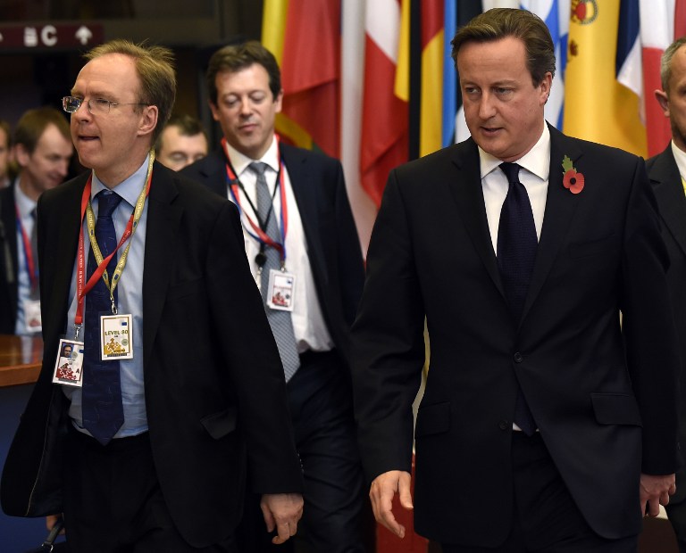(FILES) In this file picture taken on October 24, 2014, British Prime Minister David Cameron (R) and Britain's ambassador to the European Union, Ivan Rogers (L) leave European Union summit at EU headquarters in Brussels. Britain's ambassador to the European Union, Ivan Rogers, has resigned, Tuesday, January 3, 2017, less than three months before the UK is due to trigger the process to leave the bloc, a source told AFP. Rogers headed the United Kingdom Permanent Representation to the European Union (UKRep), which represents Britain in negotiations that take place in the EU. / AFP PHOTO / JOHN THYS
