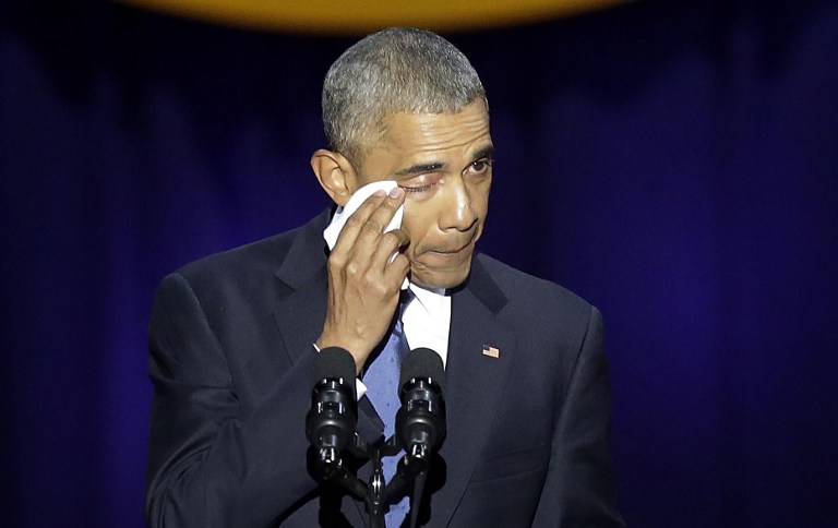 US President Barack Obama cries as he speaks during his farewell address in Chicago, Illinois on January 10, 2017. Barack Obama closes the book on his presidency, with a farewell speech in Chicago that will try to lift supporters shaken by Donald Trump's shock election. / AFP PHOTO / Joshua LOTT