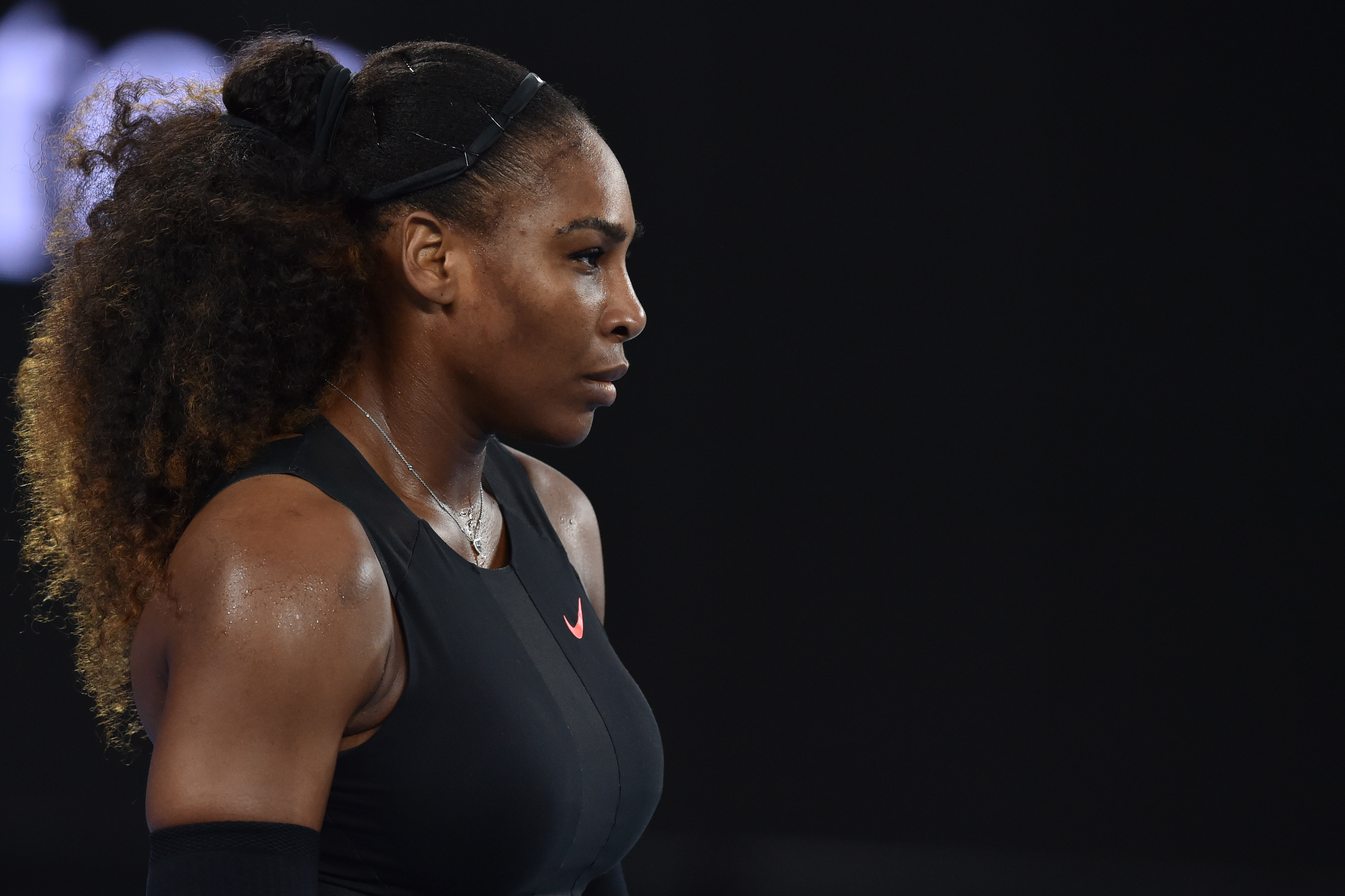Serena Williams of the US prepares to play a point against Czech Republic's Lucie Safarova during their women's singles second round match on day four of the Australian Open tennis tournament in Melbourne on January 19, 2017. / AFP PHOTO / PAUL CROCK / IMAGE RESTRICTED TO EDITORIAL USE - STRICTLY NO COMMERCIAL USE