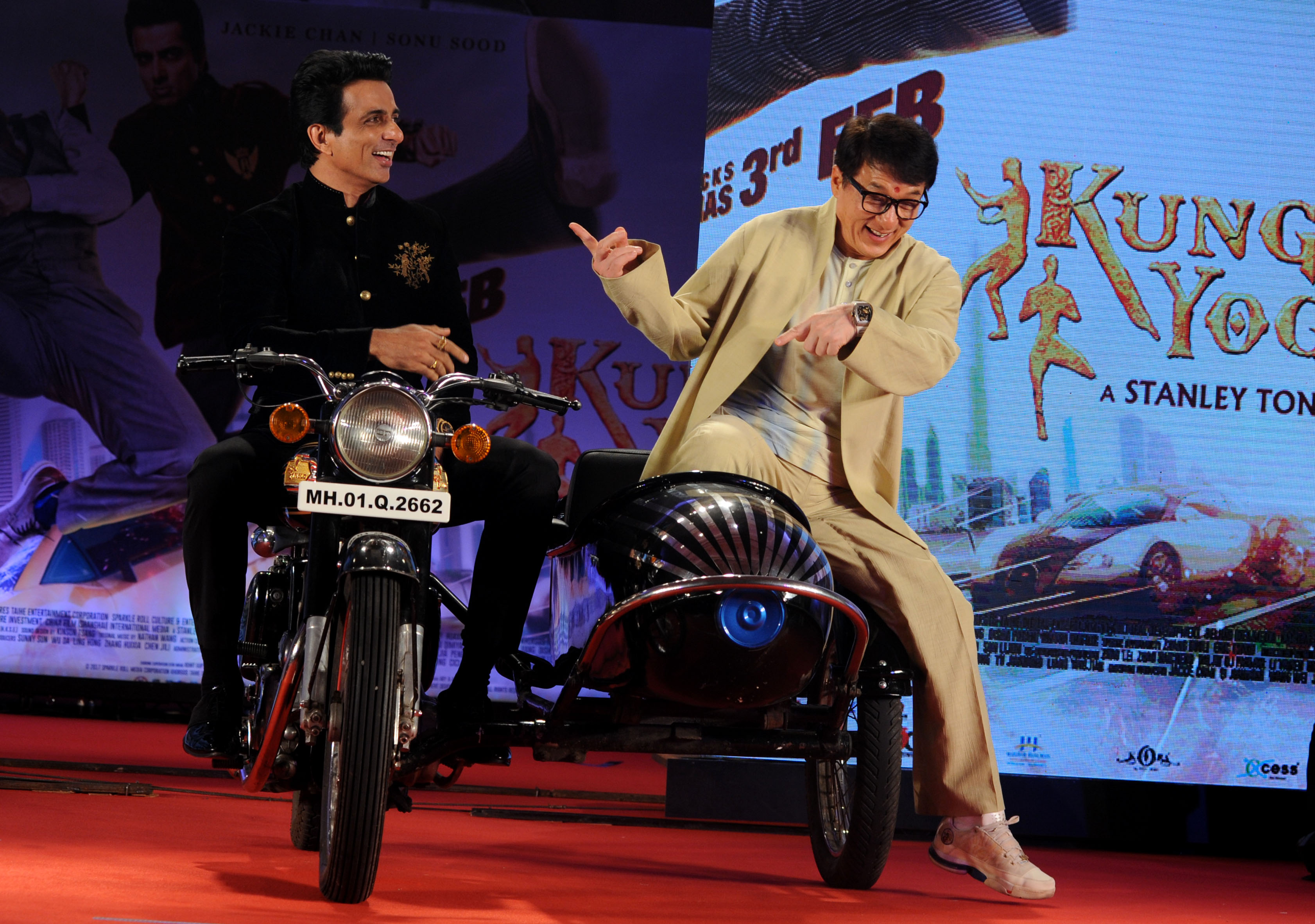 Hong Kong action movie star Jackie Chan (R) and Indian Bollywood actor Sonu Sood attend a promotional event for the upcoming film "Kung Fu Yoga" in Mumbai on January 23, 2017.  / AFP PHOTO / -