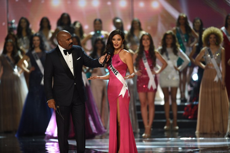 Miss Universe candidate Maxine Medina (R) of the Philippines answers a question from pageant host Steve Harvey during the finals of the Miss Universe at the Mall of Asia Arena in Manila on January 30, 2017. Miss France was crowned Miss Universe on January 30 in a glitzy spectacle free of last year's dramatic mix-up but with a dash of political controversy as finalists touched on migration and other hot-button global issues. / AFP PHOTO / TED ALJIBE