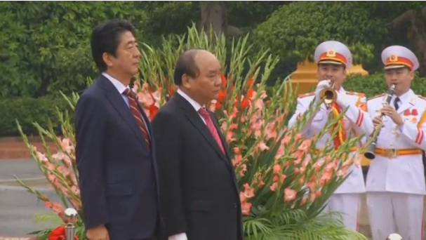 Japanese Prime Minister Shinzo Abe promises to bolster Vietnam's defence of its territorial waters in the South China Sea after meeting his Vietnamese counterpart in the country's capital Hanoi.(photo grabbed from Reuters video) 