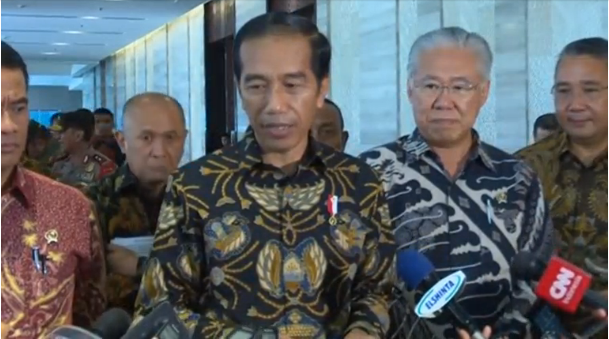 Indonesian President Joko Widodo says relations with Australia remain "in good condition", while Indonesia's Security Minister Wiranto contradicts an earlier military statement that "all forms of cooperation" between the two countries had been suspended.(photo grabbed from Reuters video) 