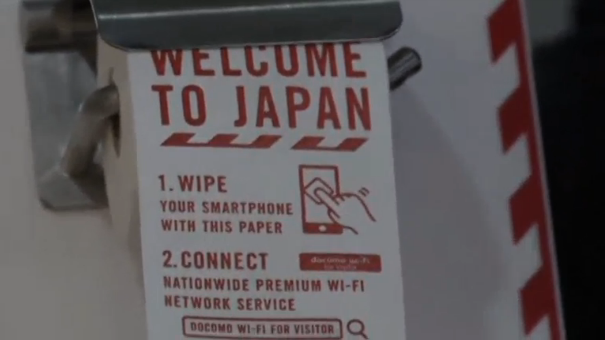 Japan's mobile phone company installs toilet rolls for smartphones at airport bathrooms.(photo grabbed from Reuters video) 