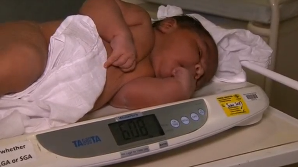 Melbourne mother, Natashia Corrigan welcomes birth of 6.06 kilogram baby boy, Brian Junior.(photo grabbed from Reuters video)