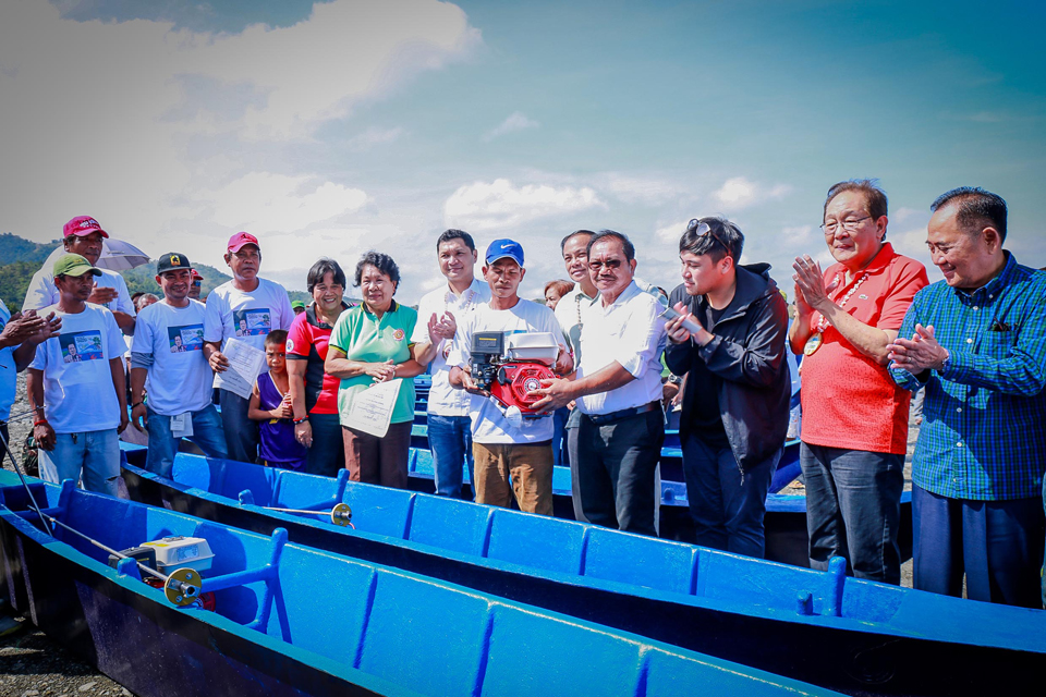 Agriculture Secretary Manny Piñol visited the Fisherman’s Center of the newly-completed wharf and causeway in Sual, Pangasinan to meet local fisherfolks and local leaders of Pangasinan and La Union on December 29, 2016 for the last Biyaheng Bukid for 2016. (Photo is courtesy of the Philippine Information Agency)