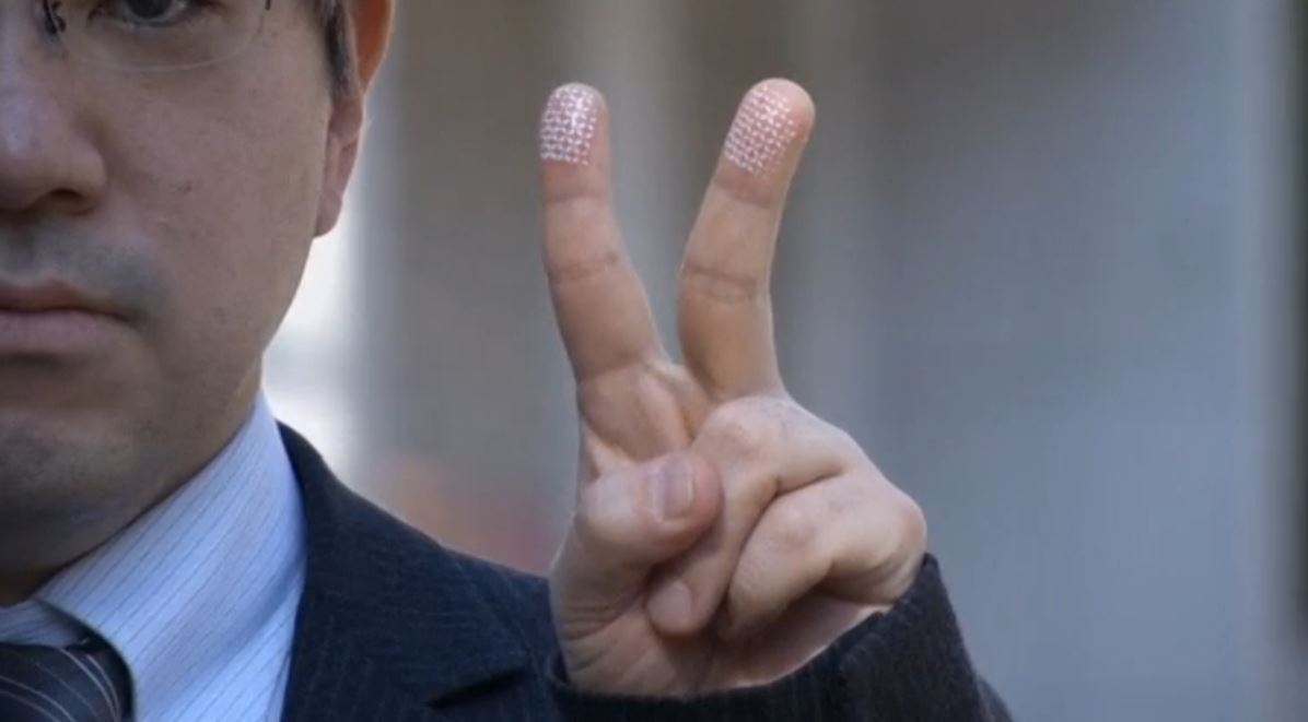 Japanese researchers warn of fingerprint theft from 'peace' signs in digital photographs. (Photo grabbed from Reuters video)